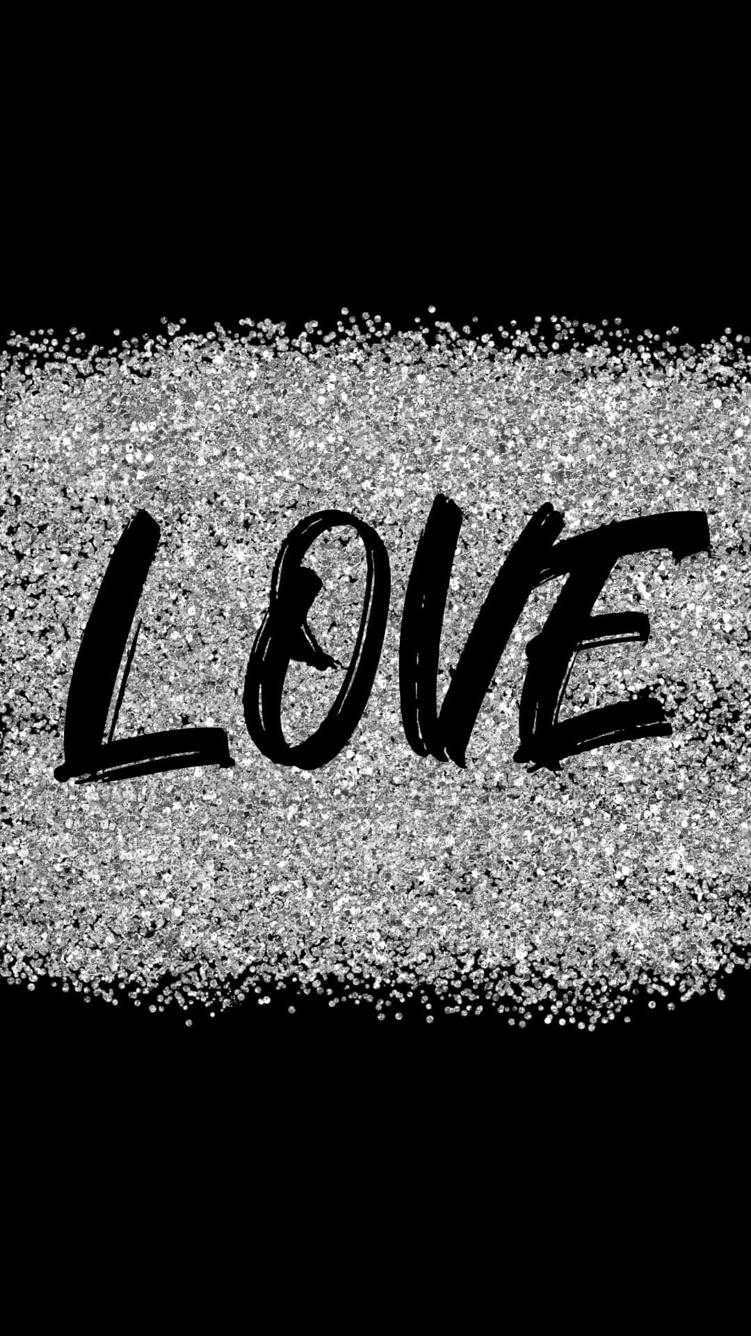 愛情語錄 桌布 壁紙 — 粗體黑色毛筆字體「LOVE」從閃爍的銀色亮粉床上浮現，背景為純黑色。