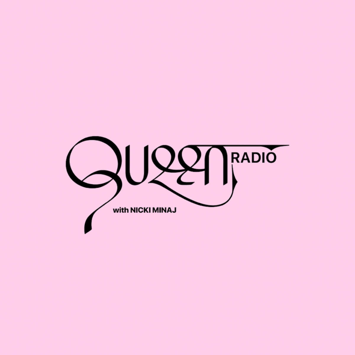 女王 桌布 壁紙 — 粗體黑色風格文字在純色粉彩粉紅背景上寫著Queen Radio with Nicki Minaj。