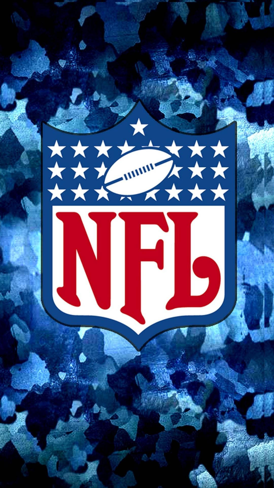 NFL 桌布 壁紙 — 紅白藍色的NFL標誌在帶有紋理的藍色迷彩背景上格外突出。