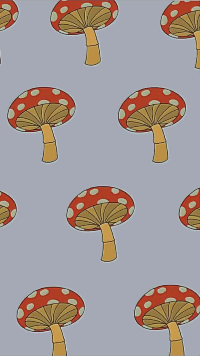 Mushroom Aesthetic 桌布 壁紙 — 紅色和白色斑點蘑菇配以棕褐色莖，在柔和的灰色背景上以整齊的圖案重複。