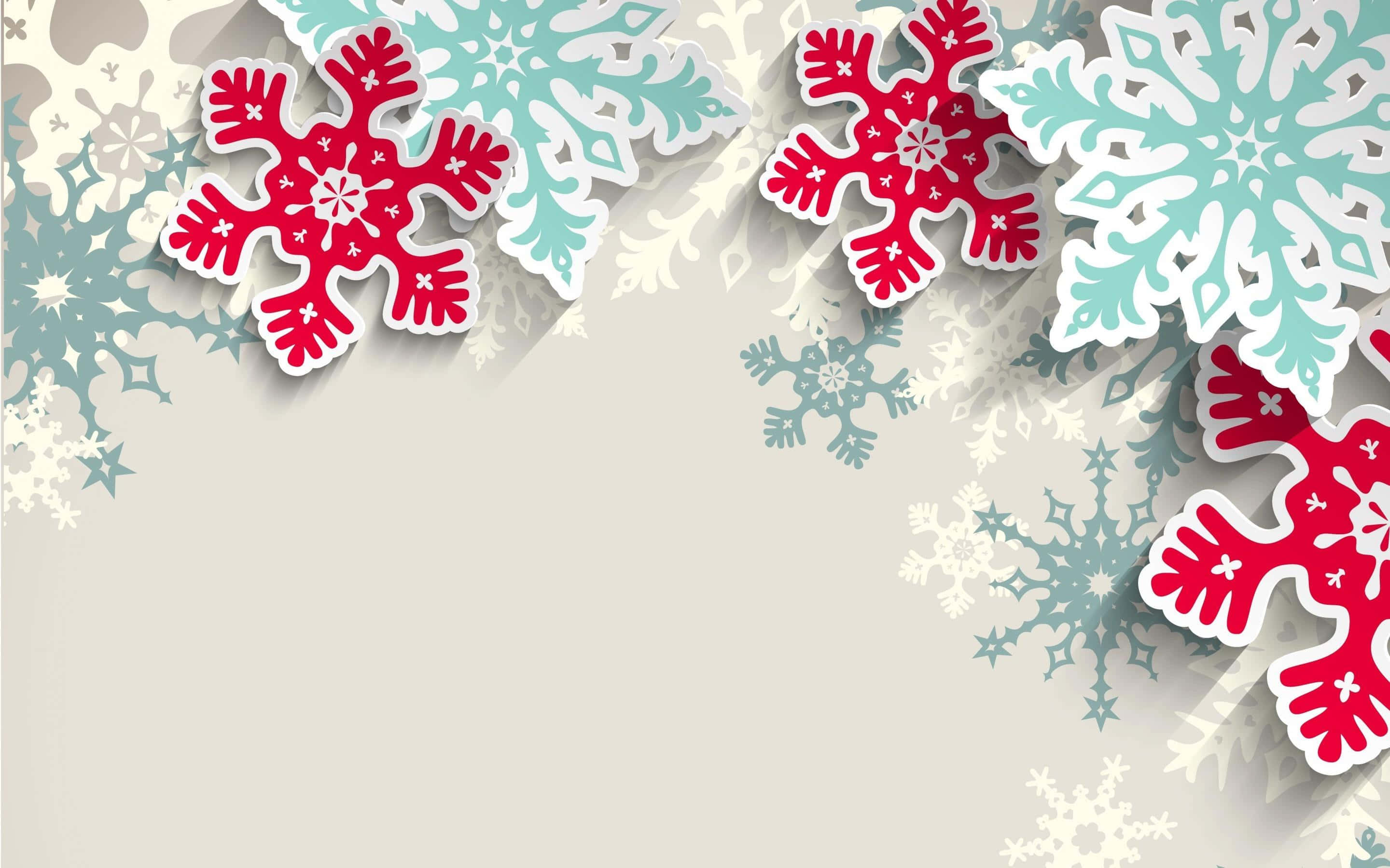 Christmas Pattern 桌布 壁紙 — 紅色和藍綠色的紙雪花帶有白色邊框，在米色背景上投下柔和的陰影。
