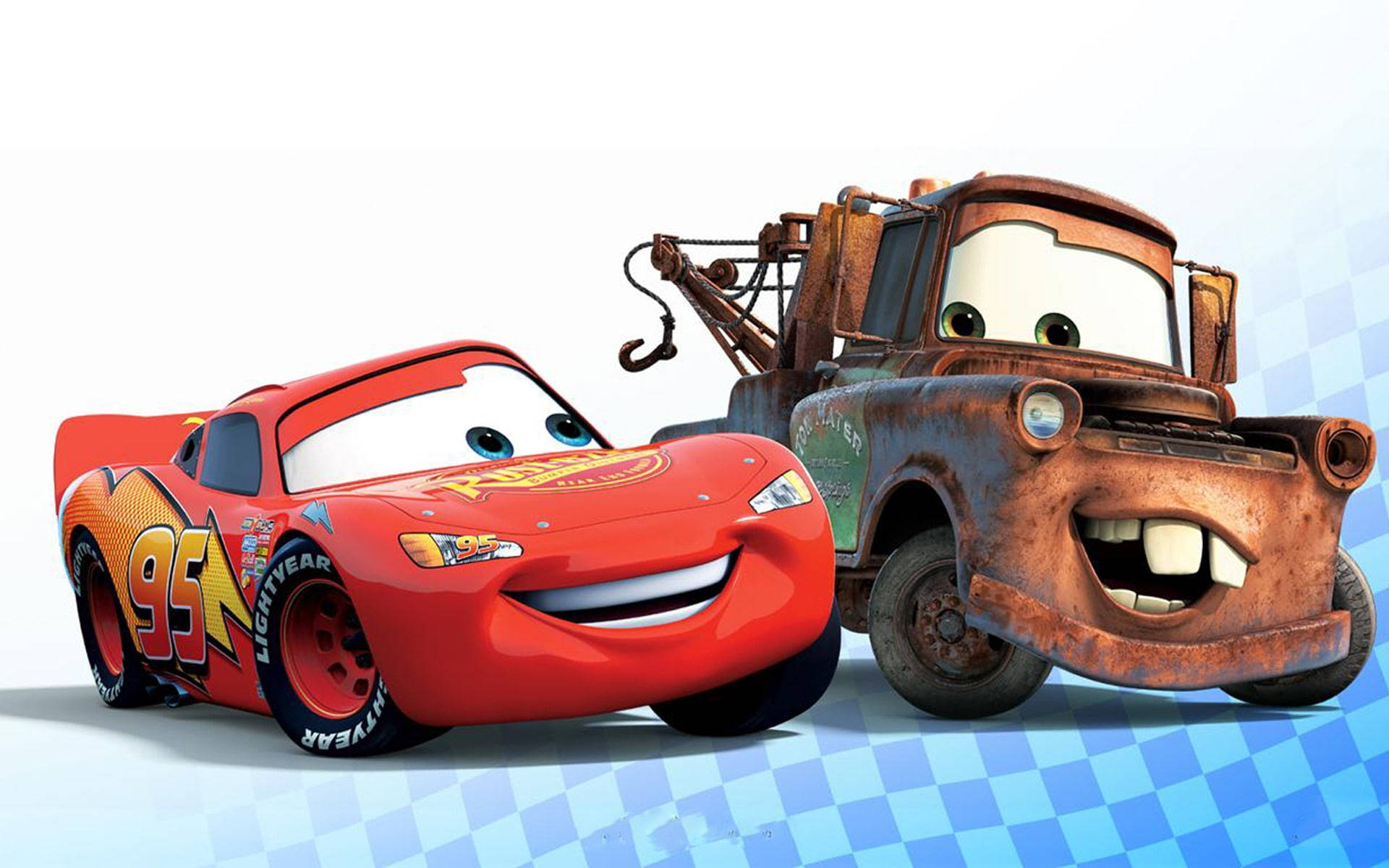 Pixar 桌布 壁紙 — 紅色賽車閃電麥坤和生鏽拖車脫線在藍色方格地板上一起微笑。