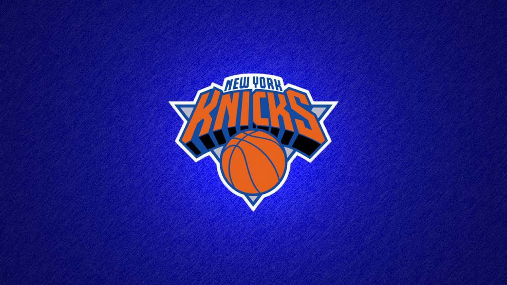 Knicks 桌布 壁紙 — 紐約尼克隊標誌居中於帶紋理的皇家藍色背景上，配有橙色籃球和粗體字樣。