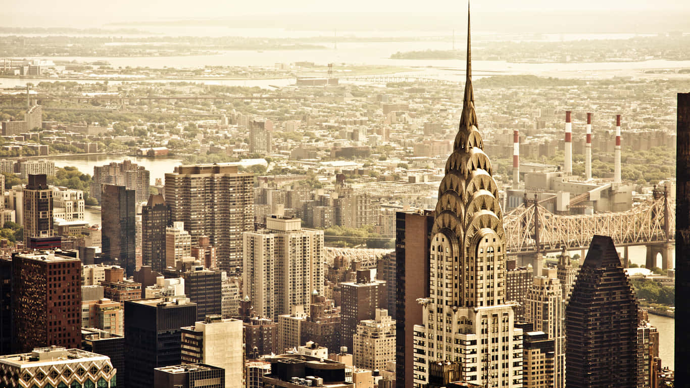 1366x768 Empire State Building 桌布 壁紙 — 紐約市天際線的棕褐色調鳥瞰圖，以裝飾藝術風格的克萊斯勒大廈和皇后區大橋為主。