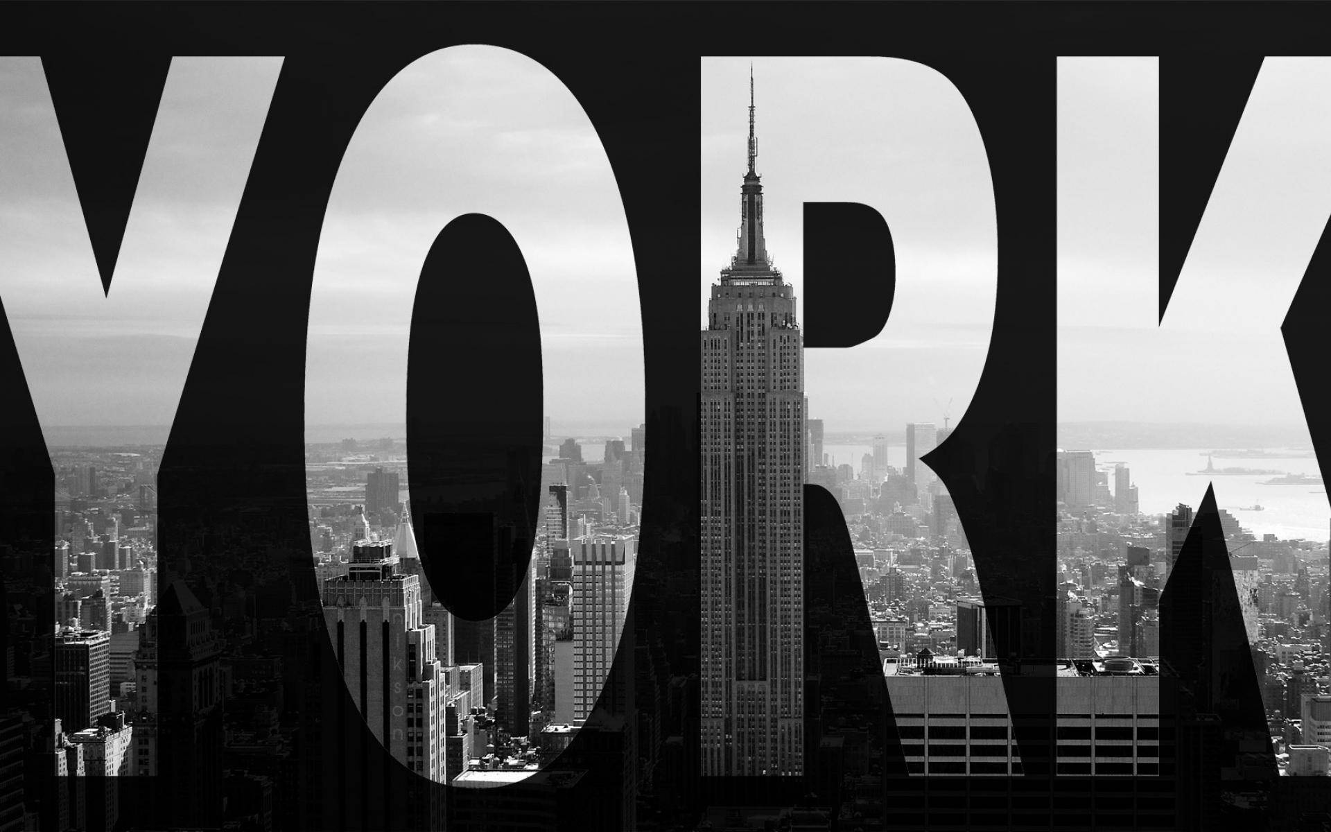 New York 桌布 壁紙 — 紐約的黑白城市景觀，帝國大廈被拼寫成「YORK」的巨大粗體字母框住。