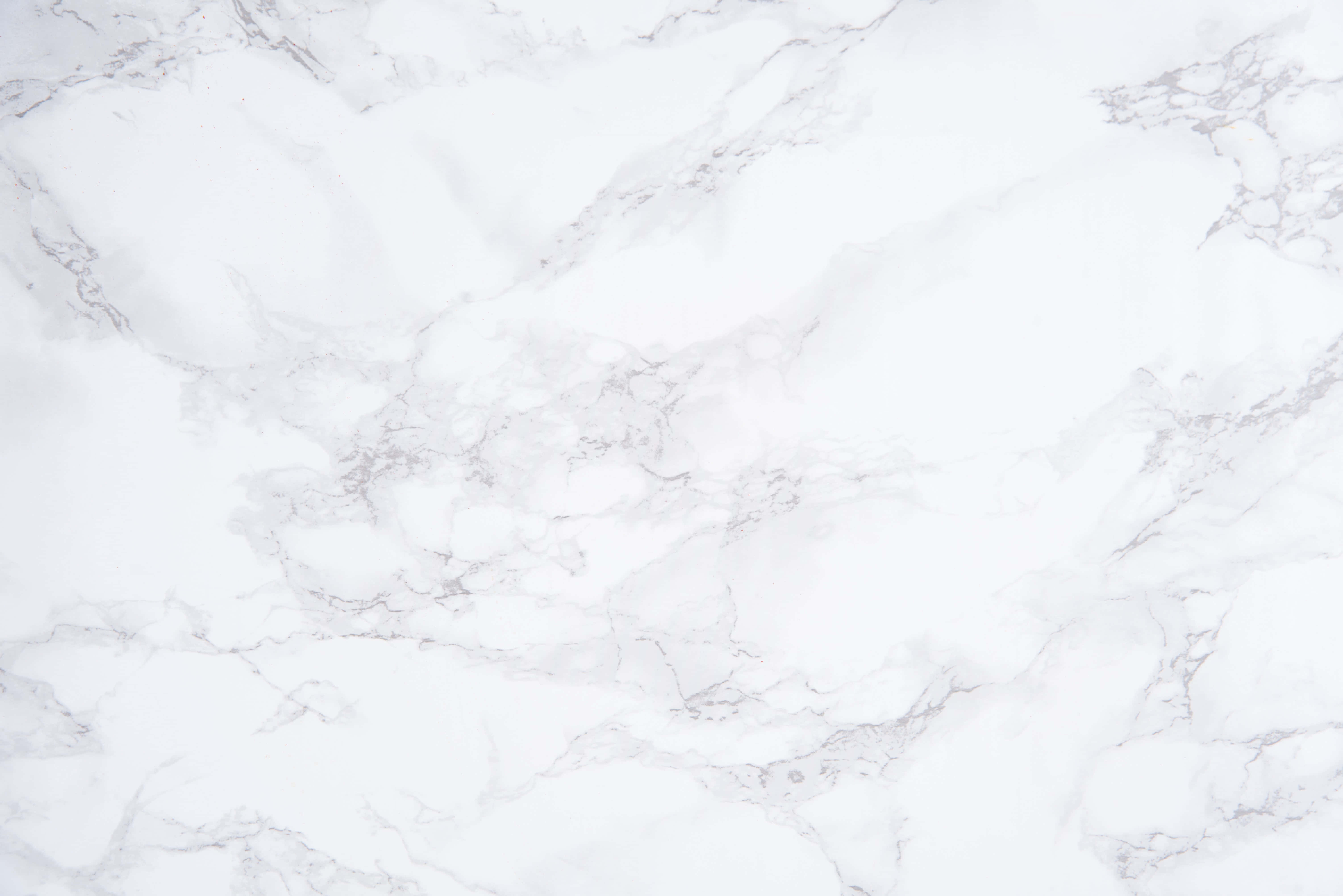 White Marble 桌布 壁紙 — 純白大理石的特寫，帶有細膩的灰色紋理，形成優雅的自然圖案。