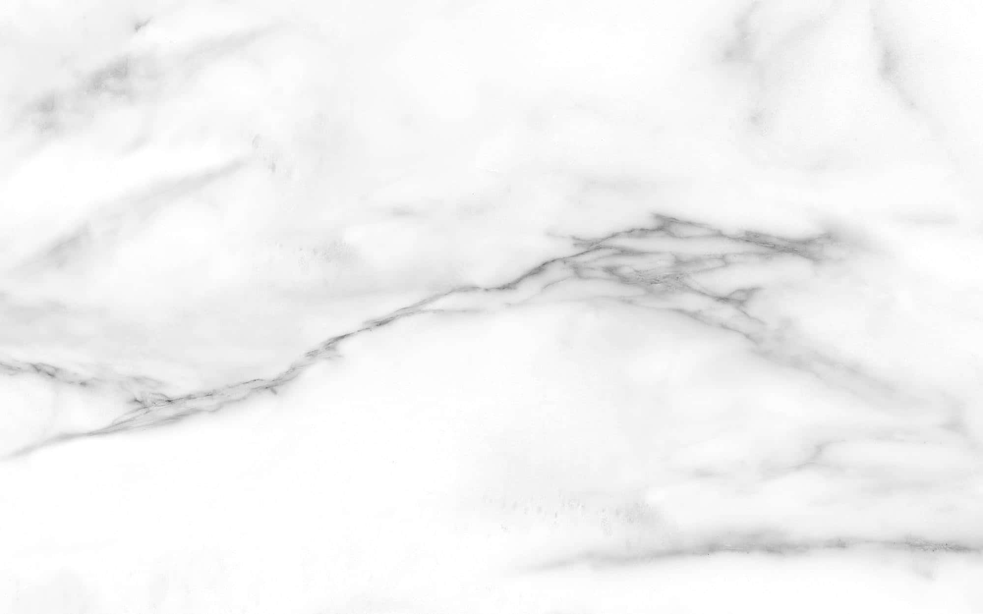 Marble iPad 桌布 壁紙 — 純白大理石表面的特寫，優雅的灰色紋理在其光滑質感上流動。