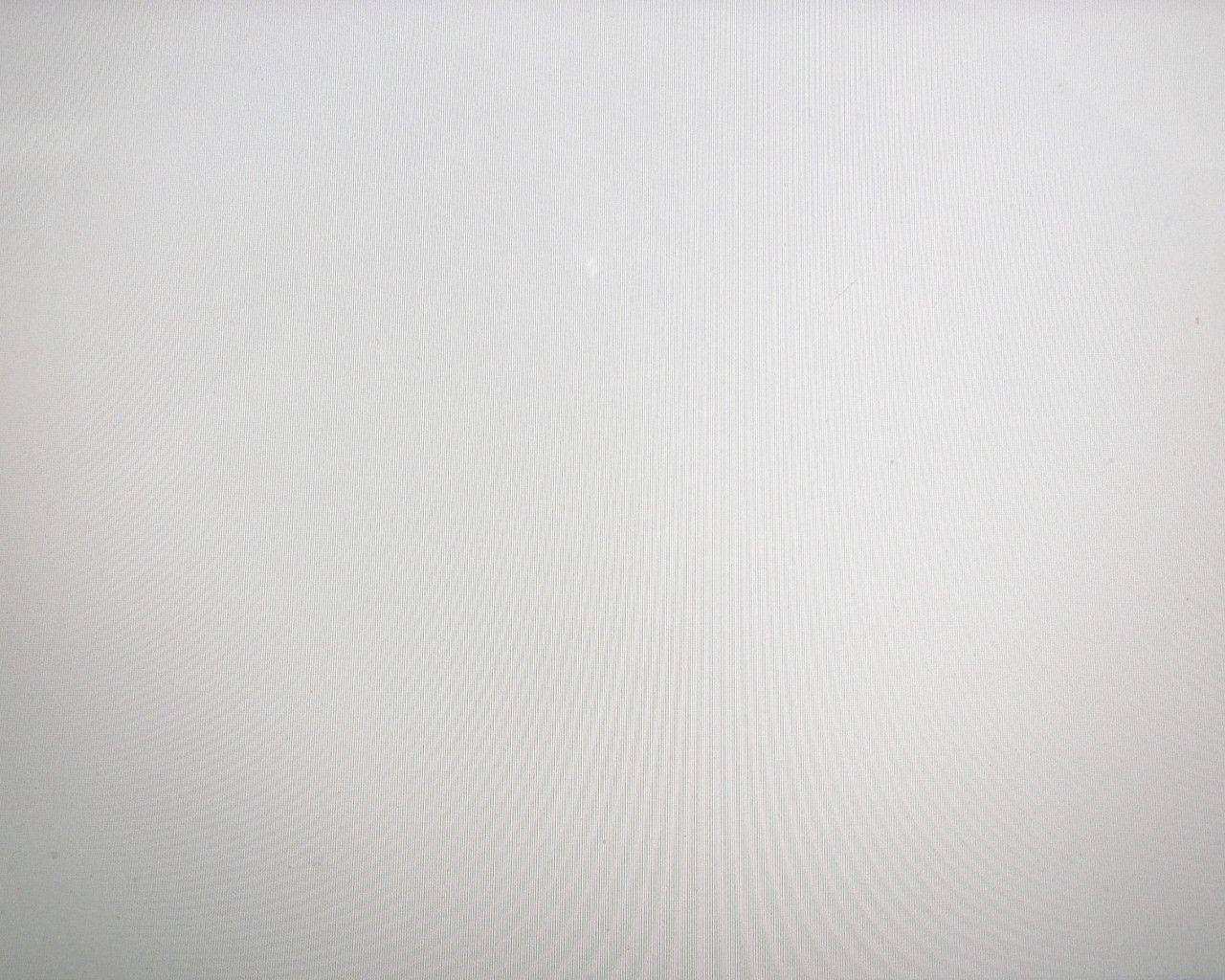 White Screen 桌布 壁紙 — 純白色紋理表面的特寫，帶有微妙的斜紋編織圖案和淡淡的斑點。
