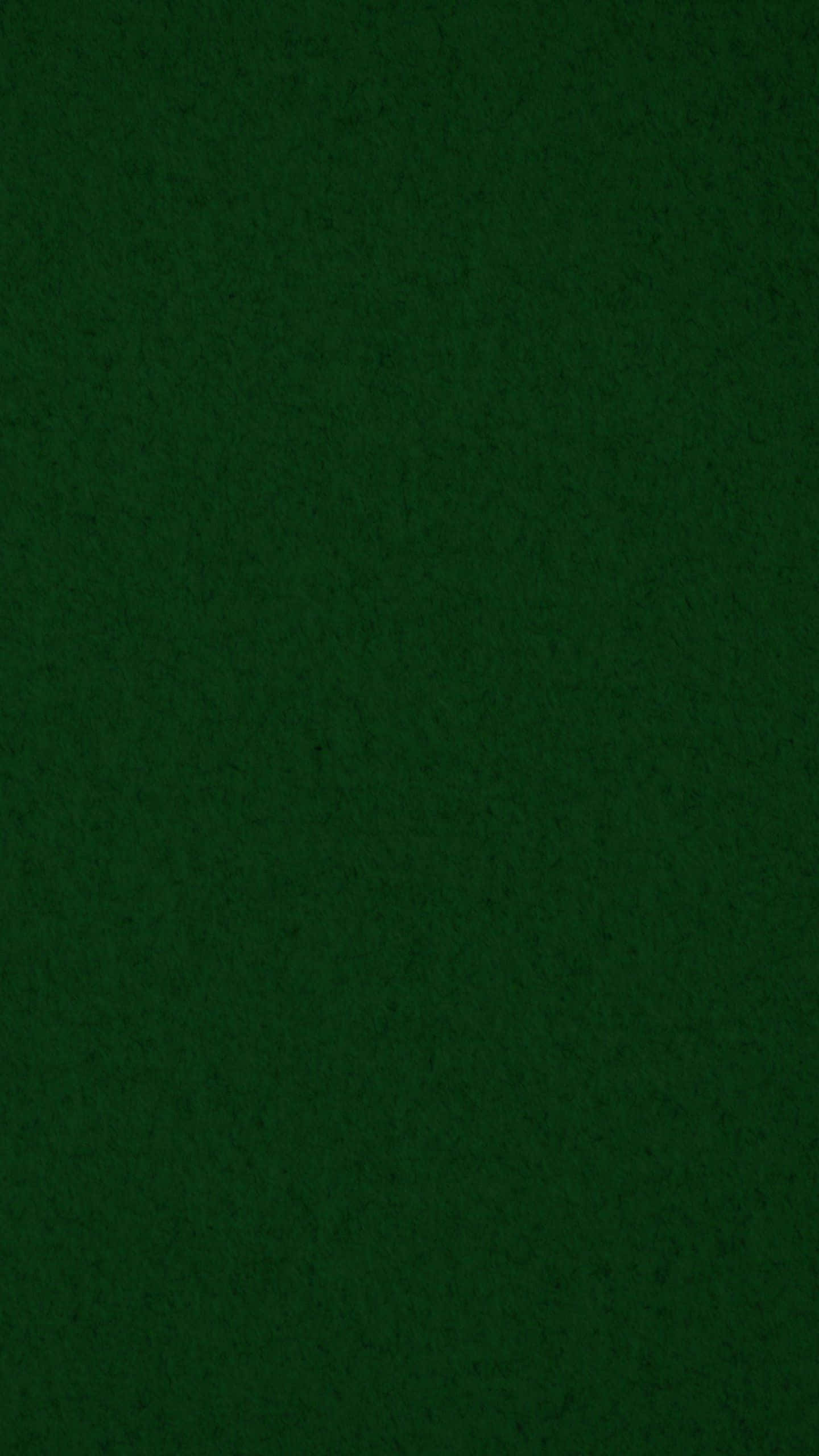 Green Phone 桌布 壁紙 — 純色深綠色紋理背景，帶有細微斑點和均勻色調。