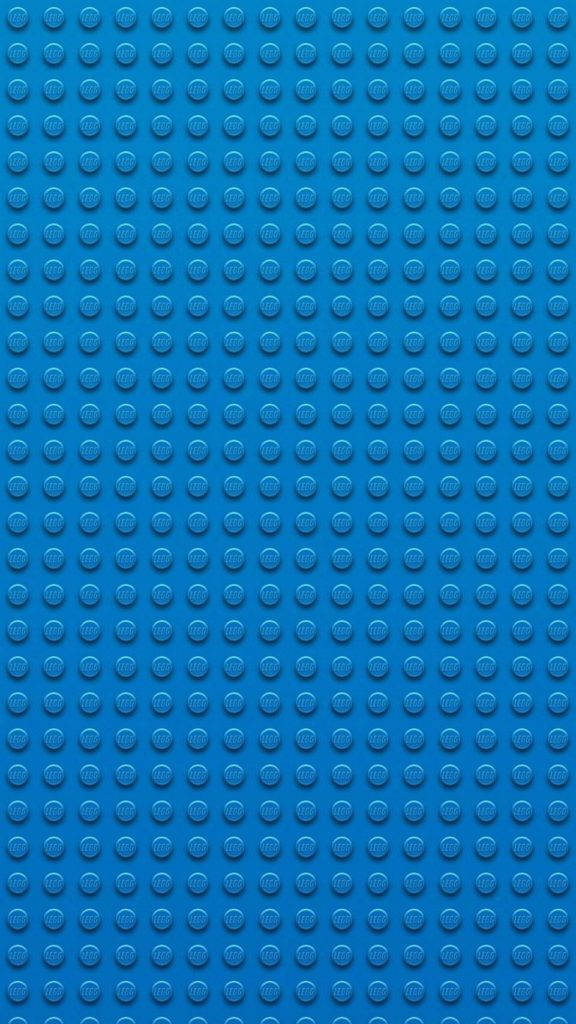 Blue iPhone 桌布 壁紙 — 純藍色LEGO底板的特寫，表面覆蓋均勻的圓形凸點。
