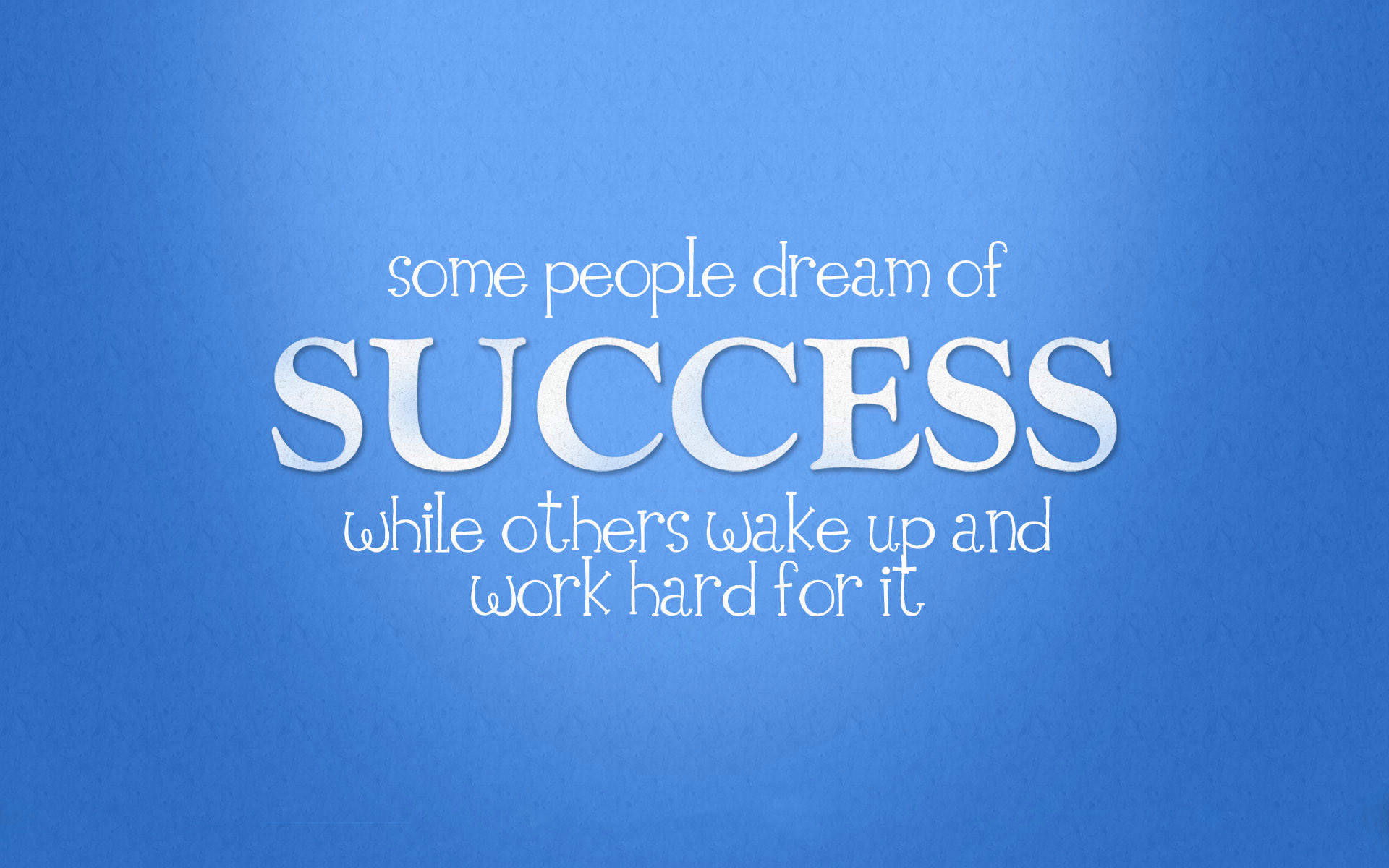 Success 桌布 壁紙 — 純藍色背景上的白色勵志文字寫著：有些人夢想著成功，而另一些人則醒來並為之努力奮鬥。