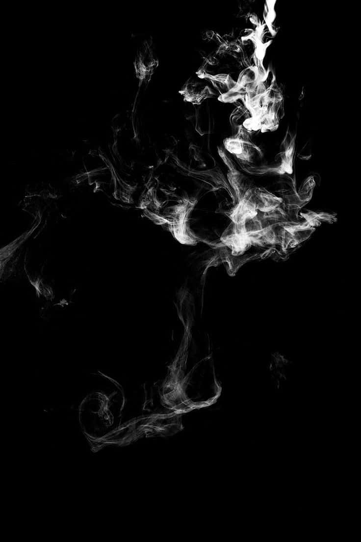 Black Smoke 桌布 壁紙 — 純黑背景上，縹緲的白煙旋轉纏繞，形成動態抽象構圖。
