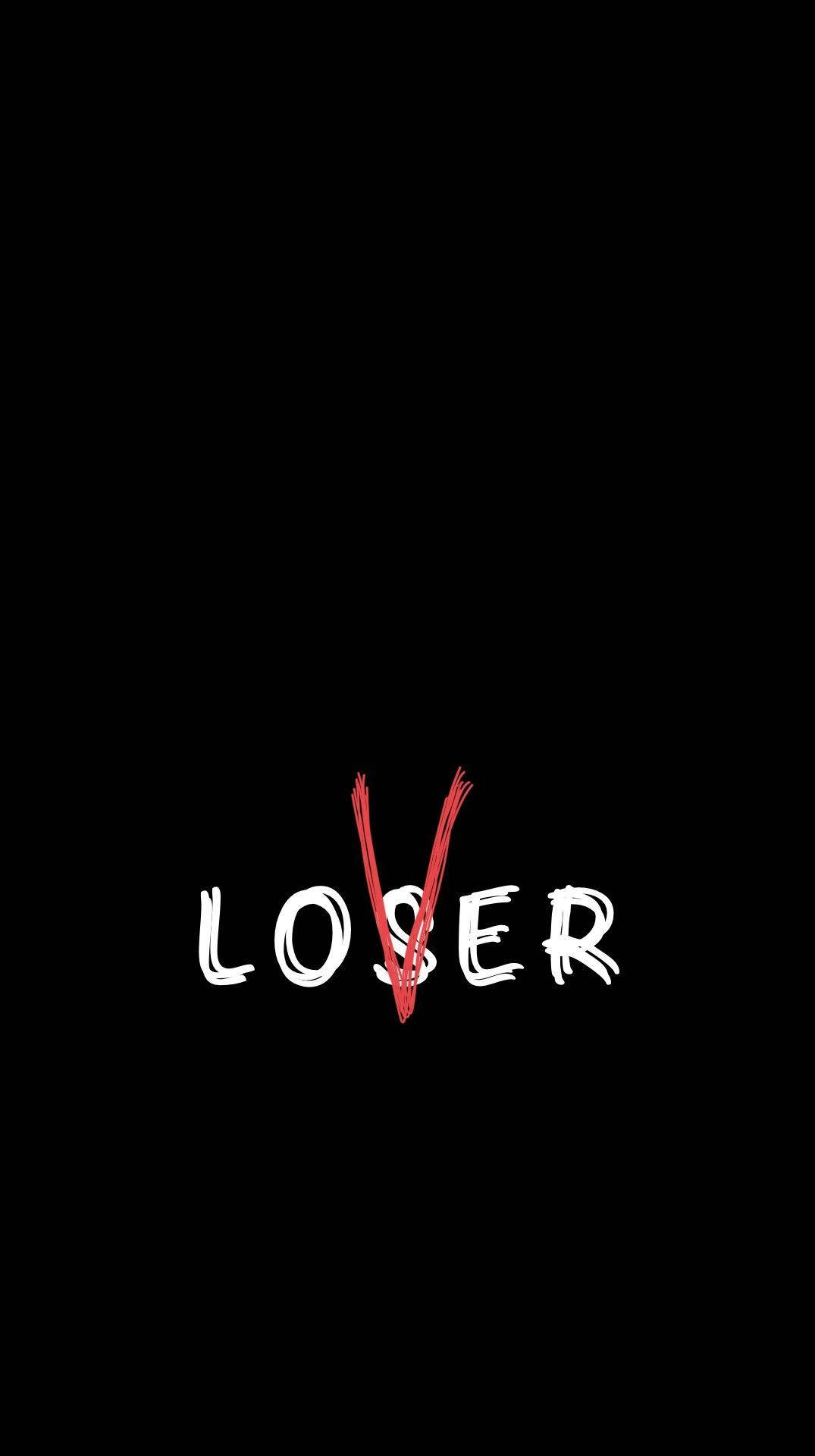 Vlone 桌布 壁紙 — 純黑色背景上，白色塗鴉風格字體寫成的「LOSER」一詞，O 上方有一個紅色斜線 V。