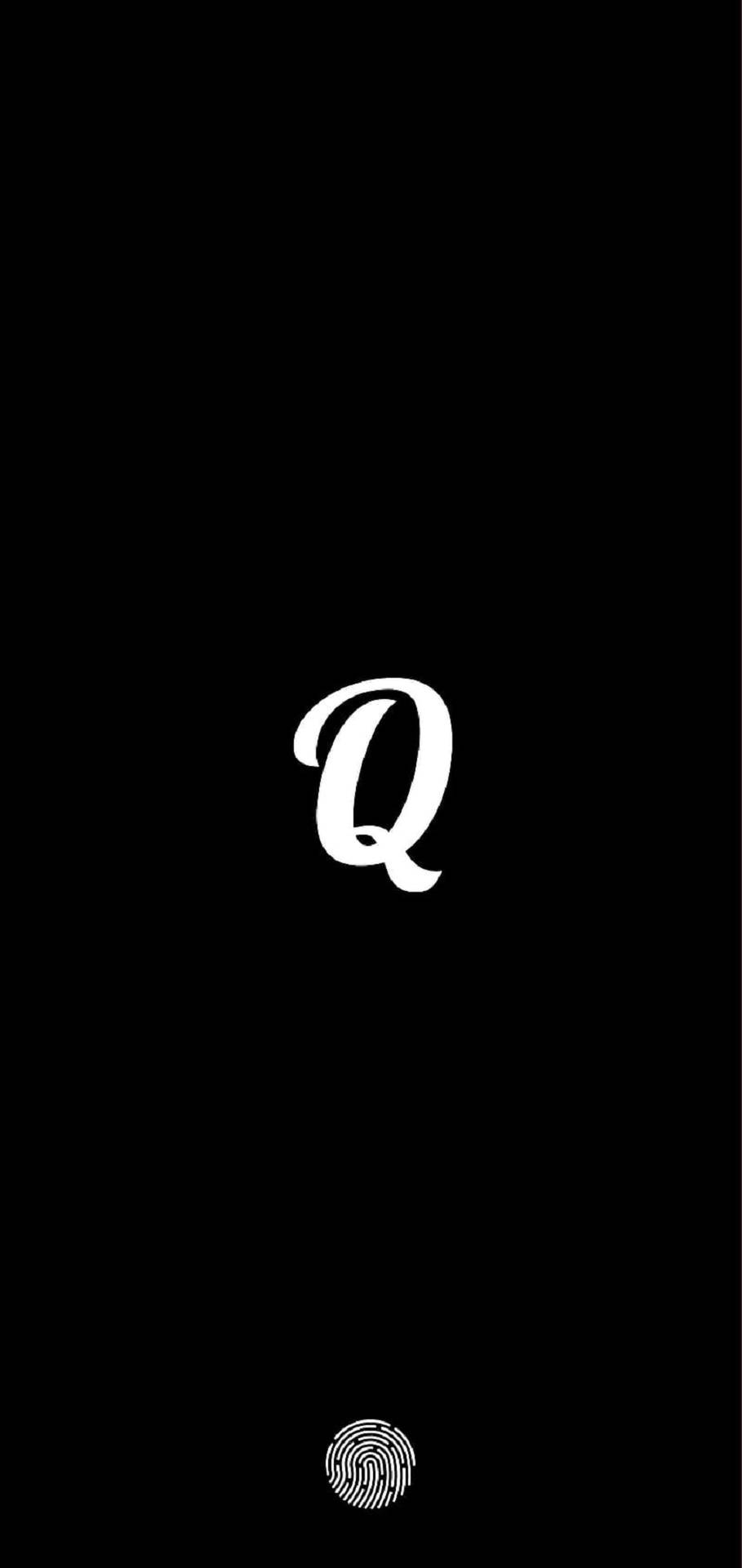 q 桌布 壁紙 — 純黑色背景中央有一個白色草書字母 Q，底部有一個小指紋圖示。