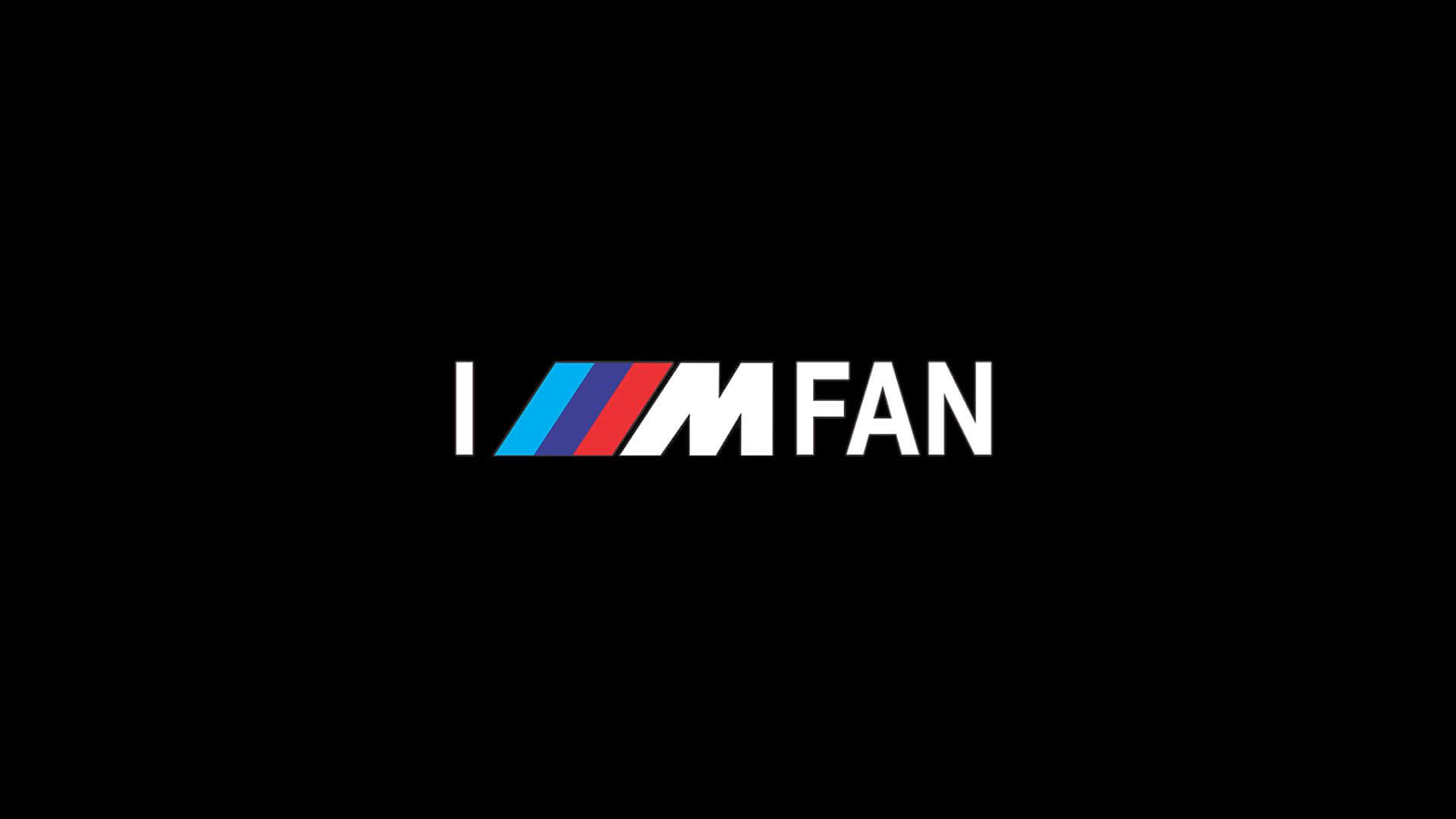 BMW 動圖 桌布 壁紙 — 純黑色背景中央有藍色、紅色和白色的M標誌及粗體白色文字I M FAN。