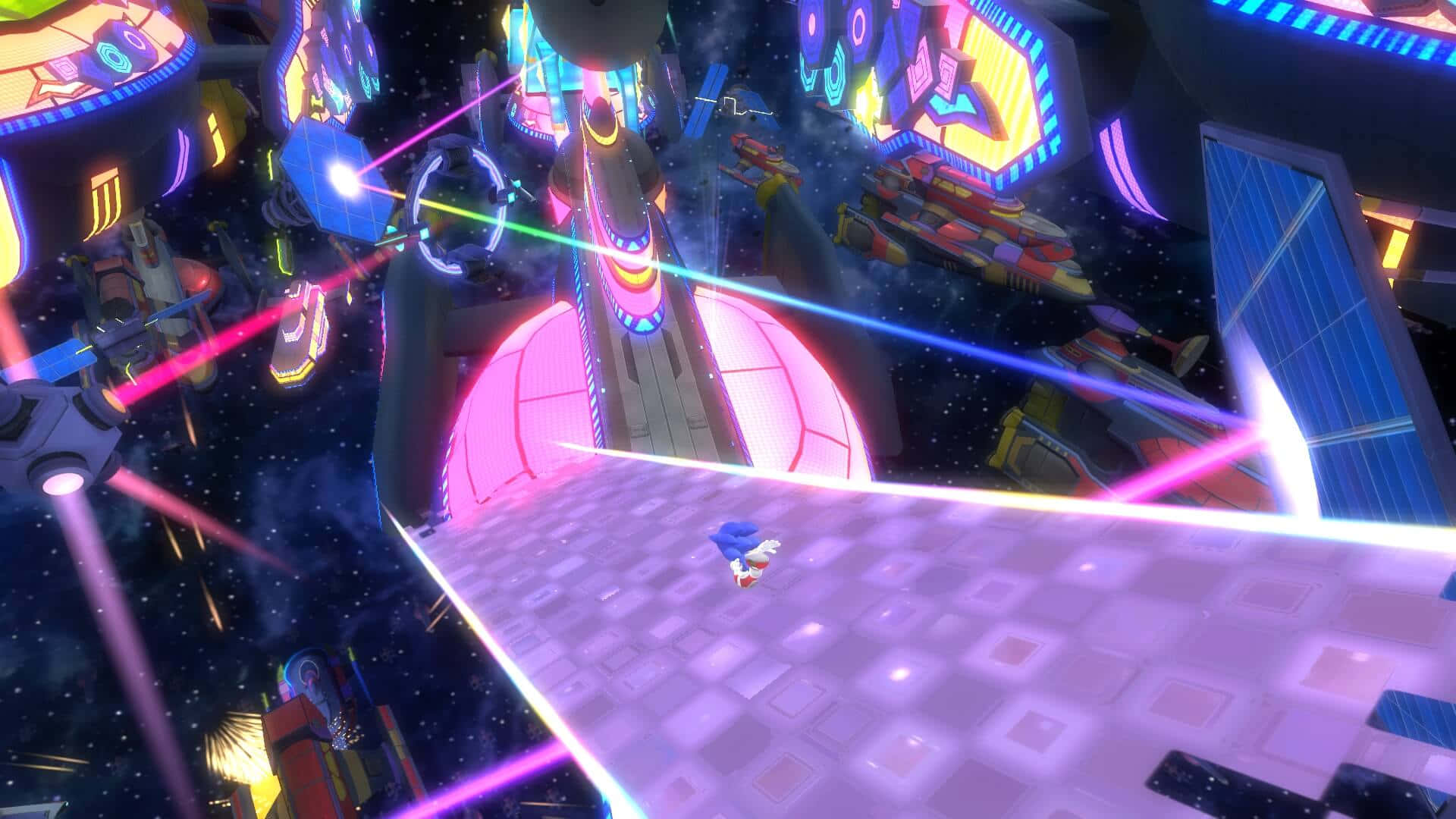 Sonic Colors 桌布 壁紙 — 索尼克在一個充滿雷射光束和浮動科技的霓虹燈太空站中，於發光的未來風格平台上飛馳。