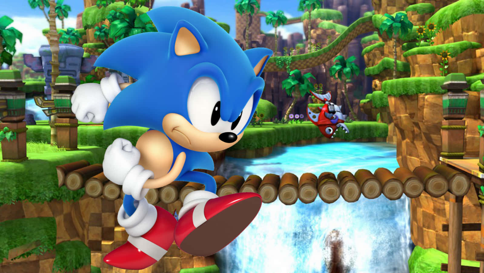 Classic Sonic 桌布 壁紙 — 索尼克在充滿活力的叢林關卡中，跑過瀑布上的木橋，周圍有茂密的綠植和石頭廢墟。