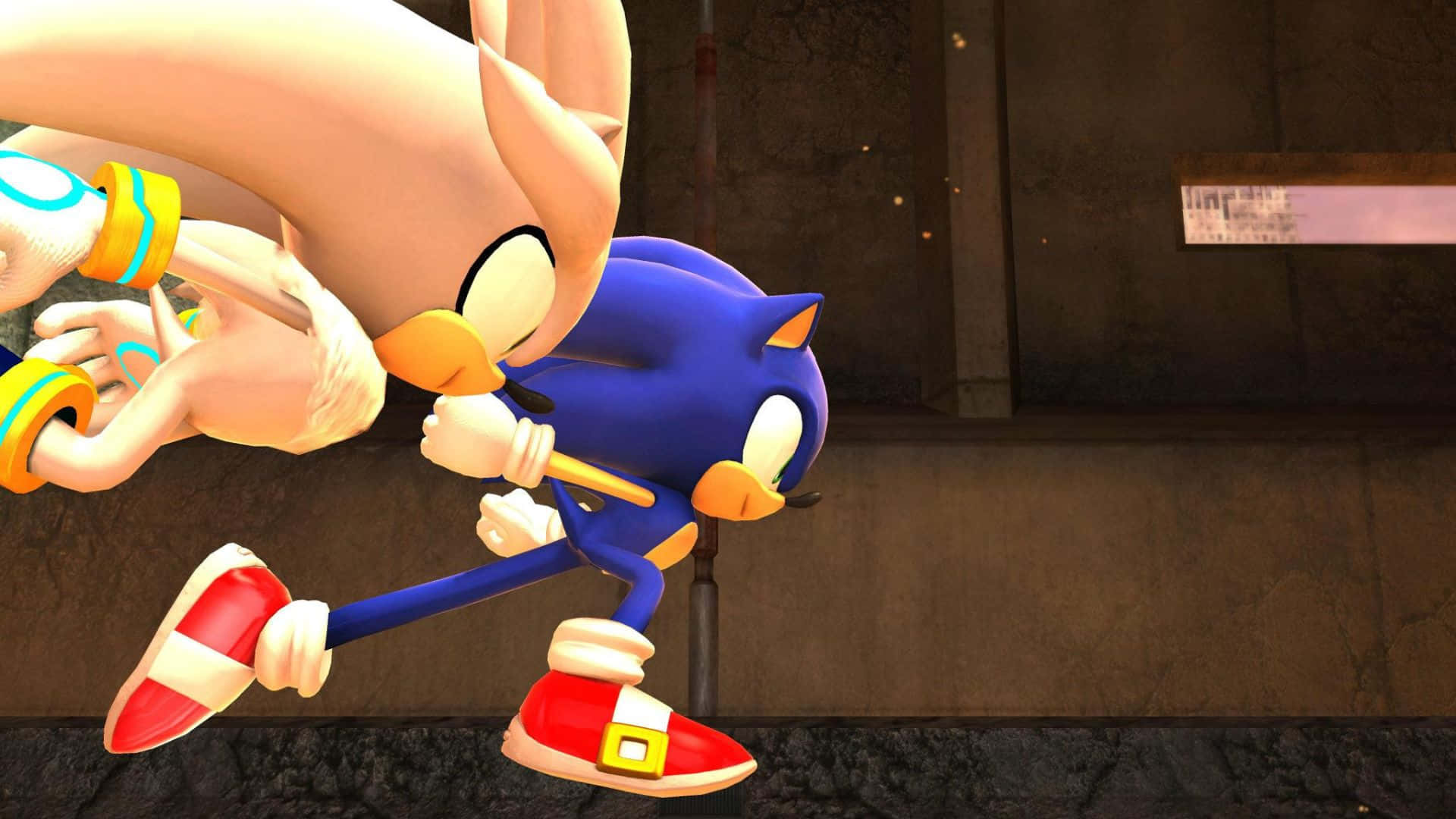 Sonic And Silver 桌布 壁紙 — 索尼克在奔跑中躲避一條巨大的粉紅色手臂，場景設定在陰暗的城市小巷。