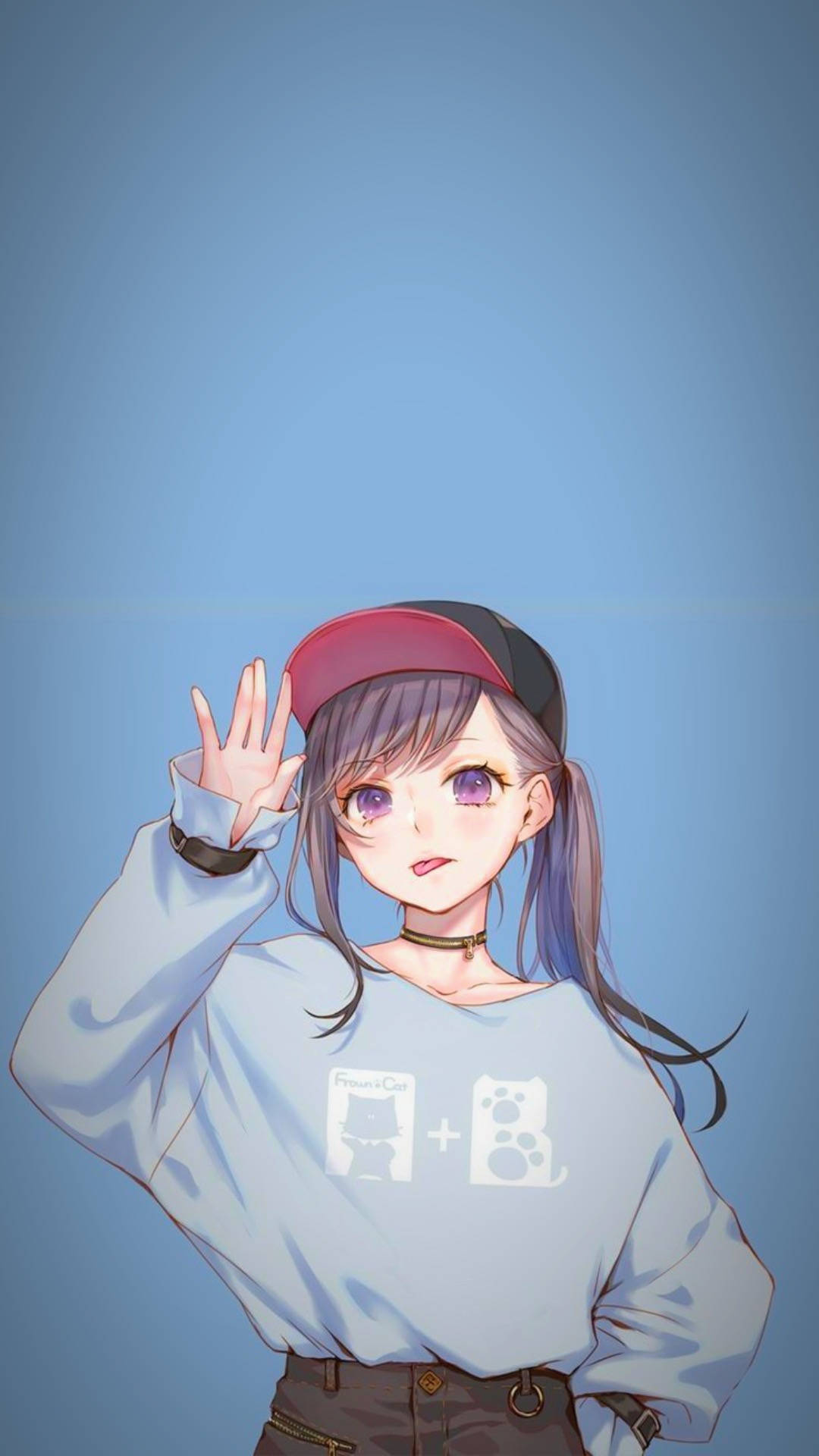 美女 桌布 壁紙 — 紫眼灰髮的動漫女孩，穿著淺藍色運動衫，在純藍色背景前開心地揮手。
