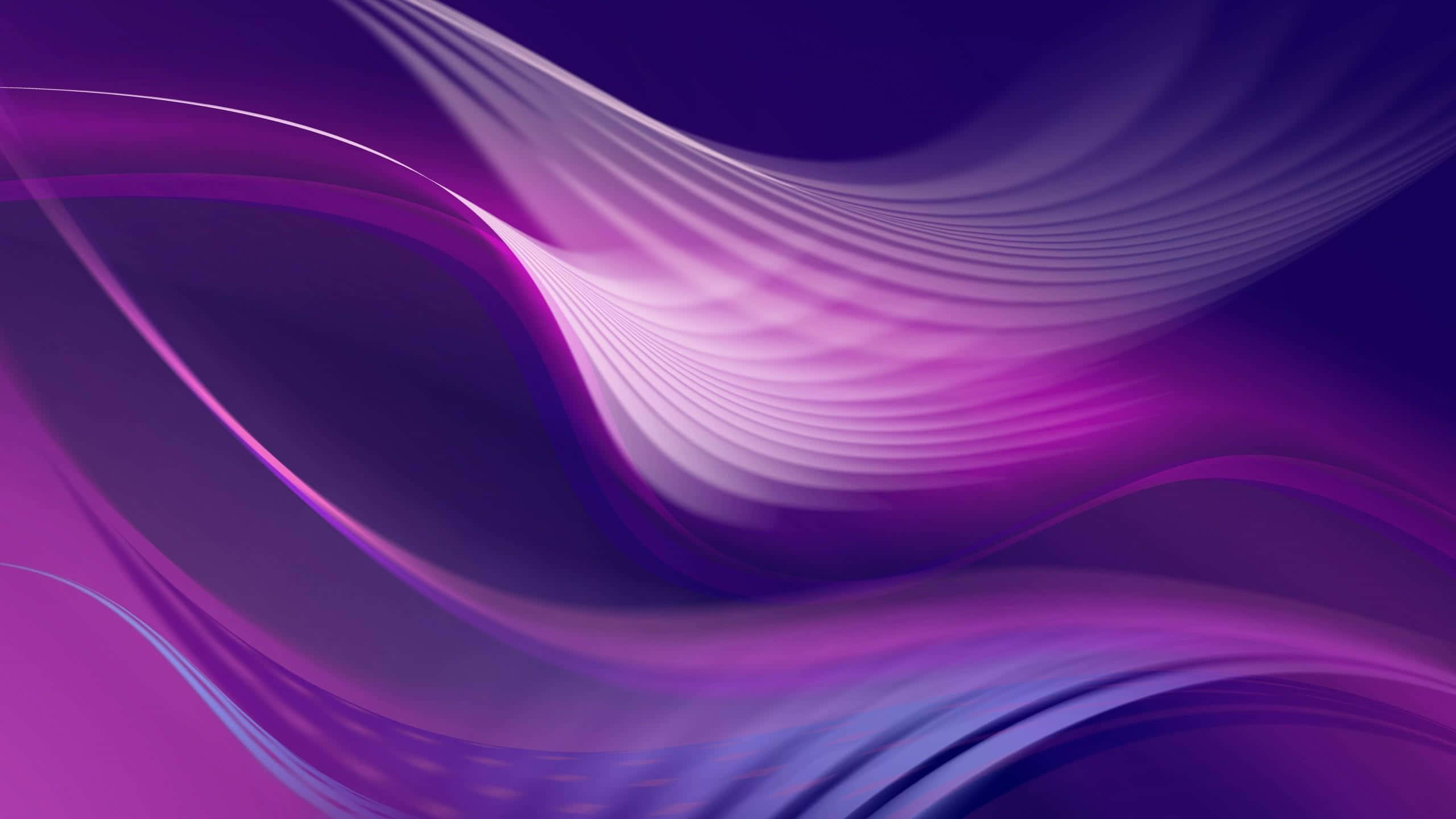Purple Abstract 桌布 壁紙 — 紫色和白色的動態流動絲帶創造出迷人的抽象波浪圖案。