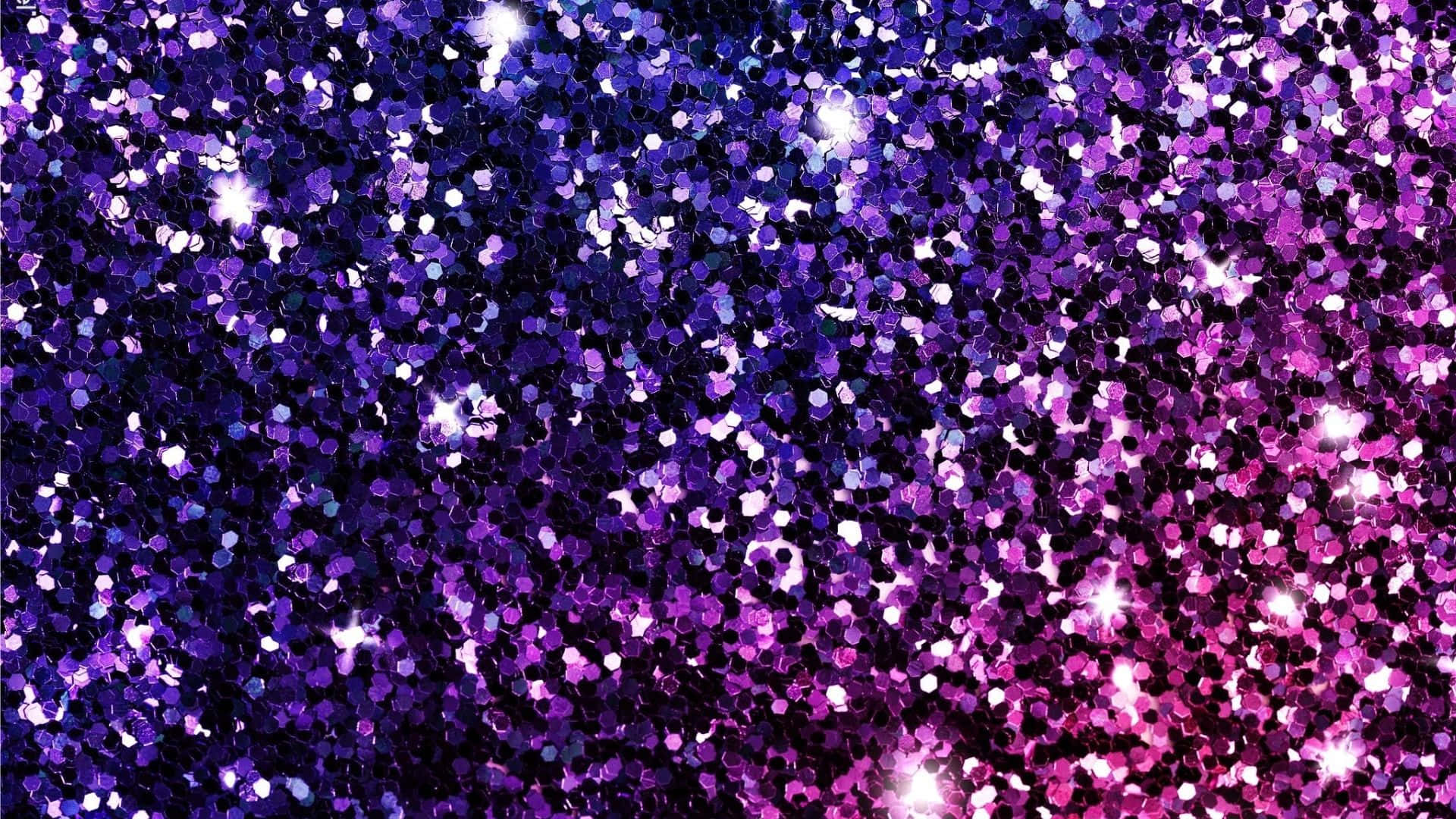 High Resolution Glitter 桌布 壁紙 — 紫色和粉紅色亮粉顆粒的耀眼漸變，表面散佈著明亮的閃光。