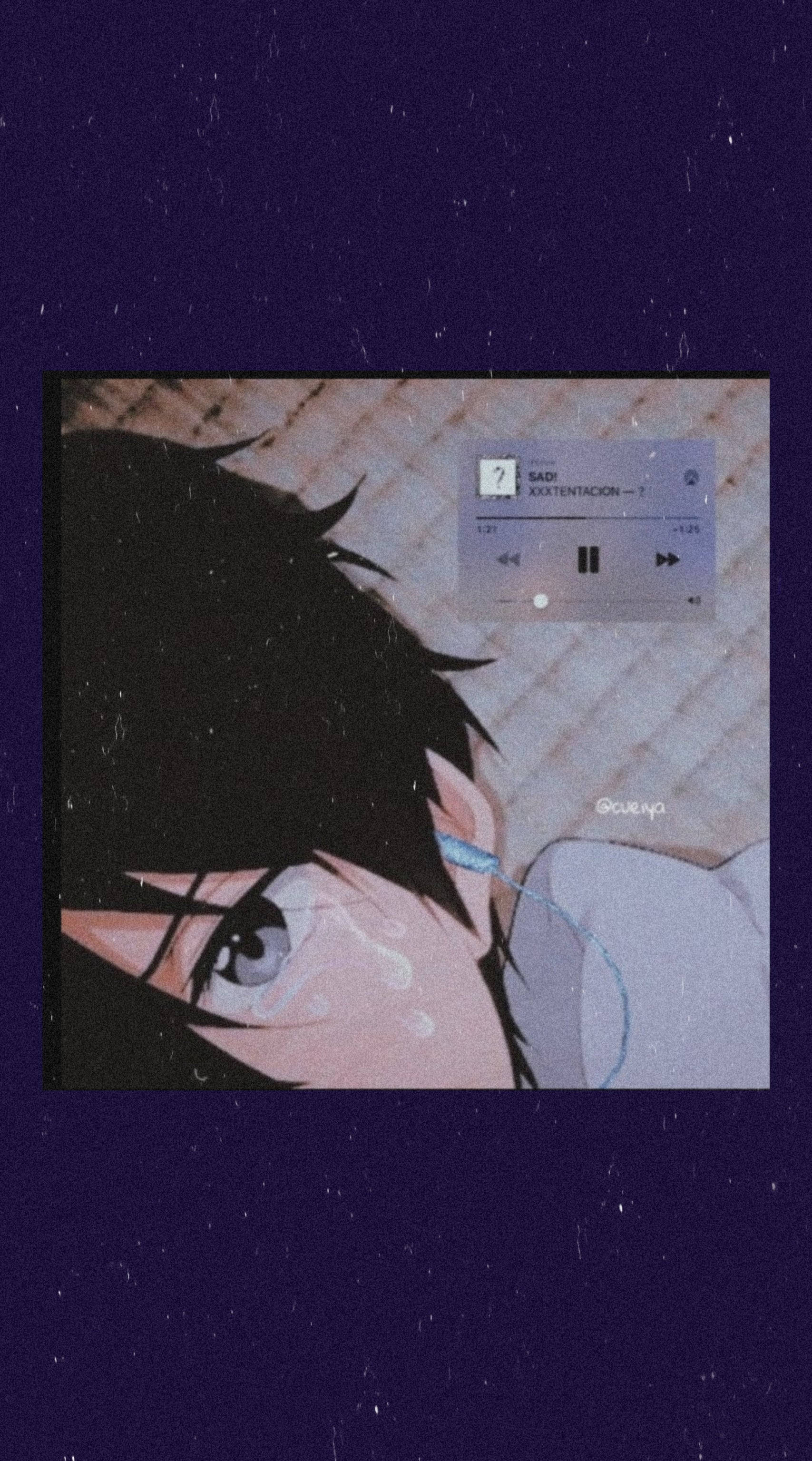 crying sad boy 桌布 壁紙 — 紫色星空下，深色頭髮、淚眼汪汪的動漫角色躺在有紋理的表面上，並帶有音樂播放器疊加層。