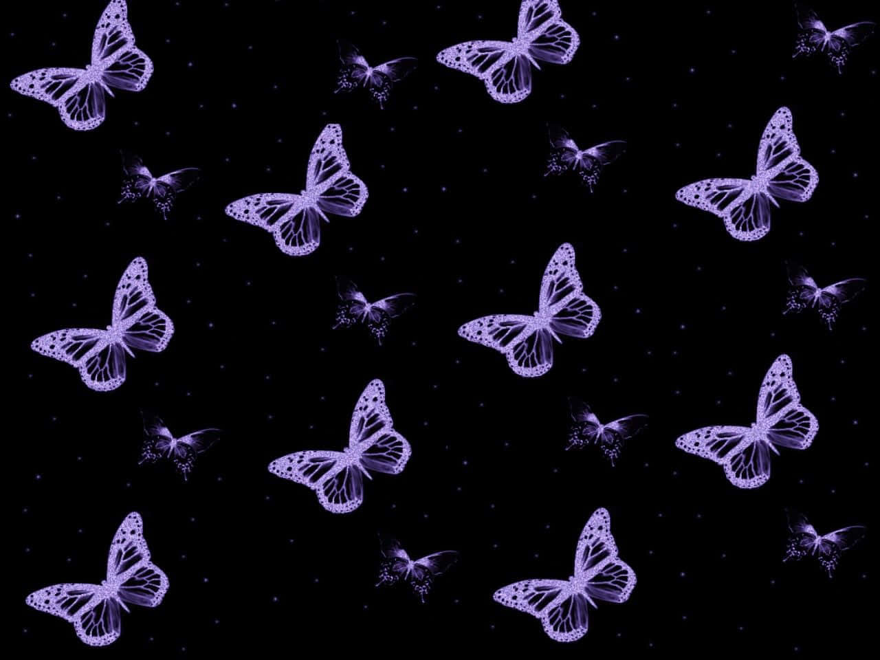 Purple Butterfly iPhone 桌布 壁紙 — 紫色發光的蝴蝶在繁星點點的黑色夜空下翩翩飛舞，構成一個神奇的宇宙場景。