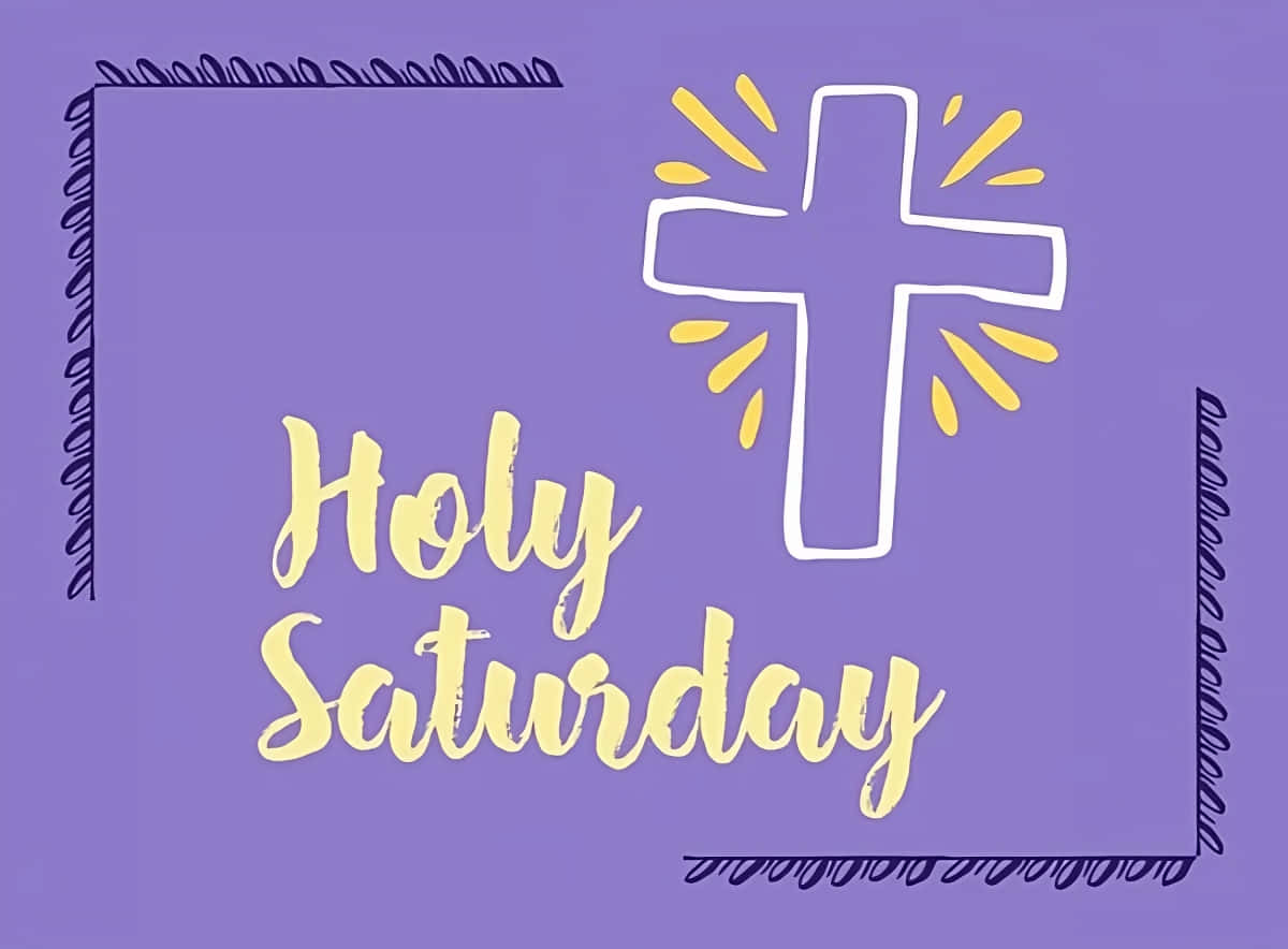 Holy Saturday 桌布 壁紙 — 紫色背景上有一個白色輪廓的十字架，帶有黃色光線，以及黃色草書的Holy Saturday字樣。