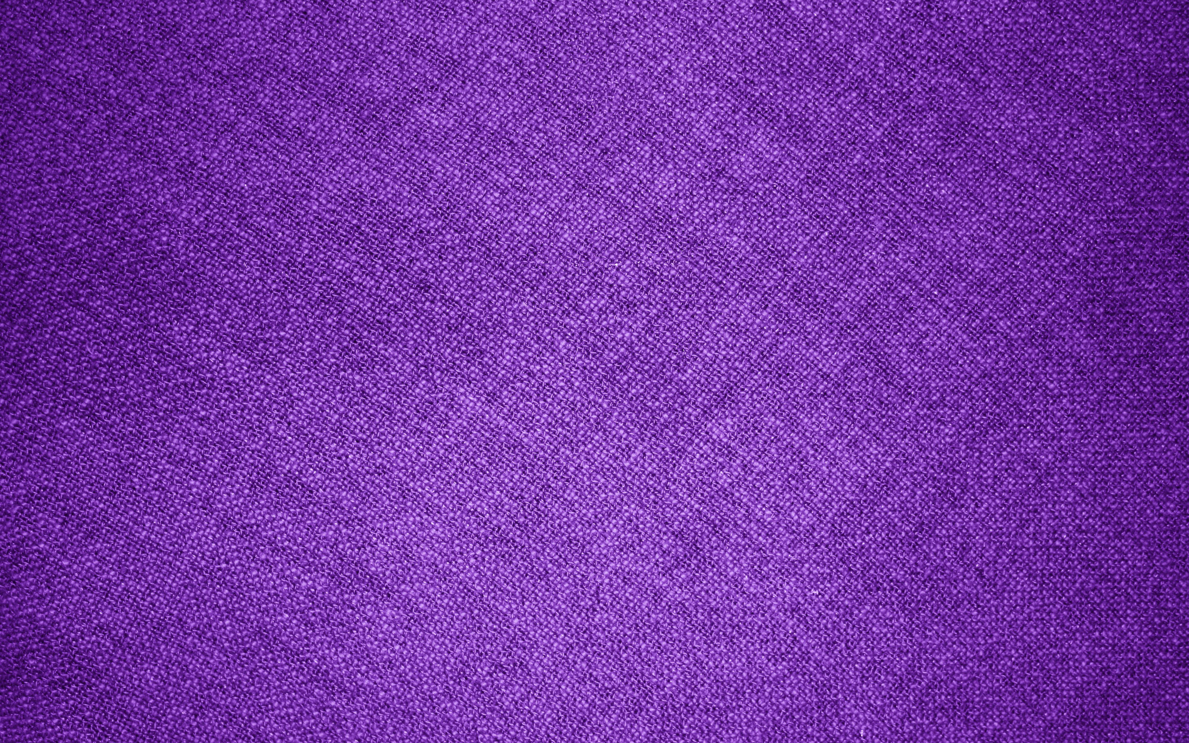 Violet Aesthetic 桌布 壁紙 — 紫色豐富紋理布料的特寫，帶有斜紋編織圖案和微妙的漸變。