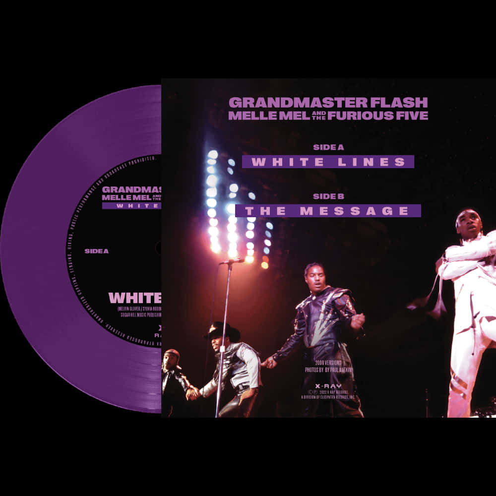Album Cover 桌布 壁紙 — 紫色黑膠唱片封套，用於 Grandmaster Flash and the Furious Five 的《White Lines》專輯，表演者在明亮燈光下於舞台上演出。