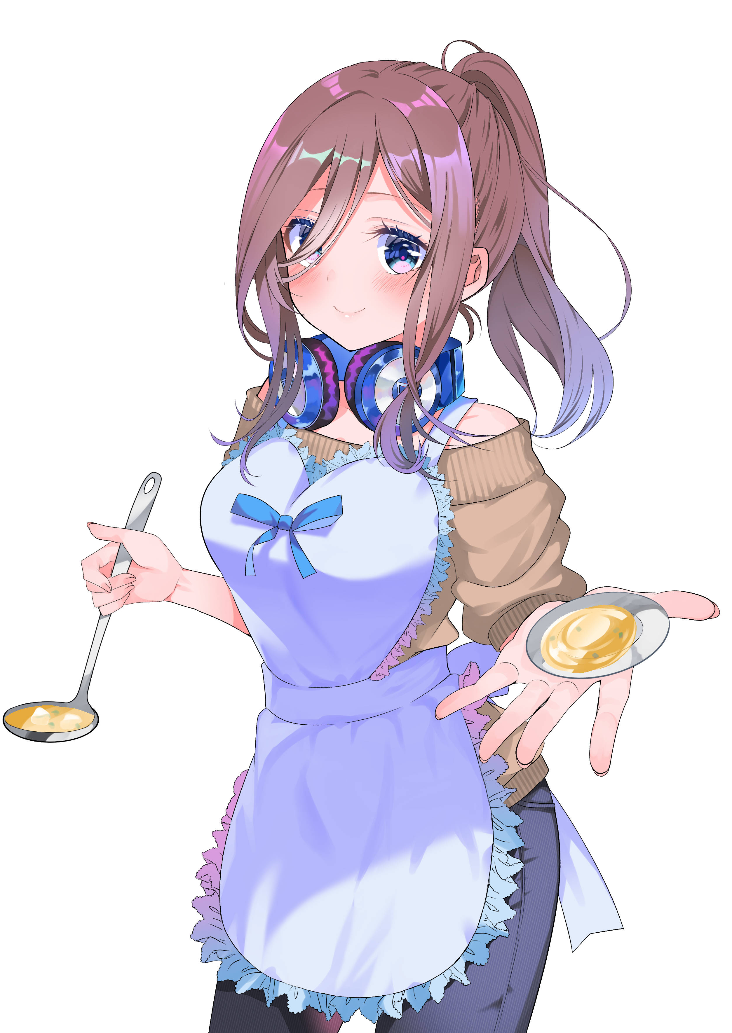 miku 桌布 壁紙 — 紫髮戴耳機的動漫女孩穿著藍色圍裙，手持湯勺和一盤湯。