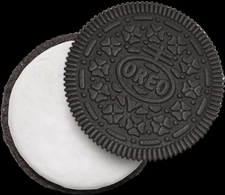 Product 桌布 壁紙 — 經典 Oreo 餅乾被掰開，露出其奶油白色夾心，背景為純黑色。