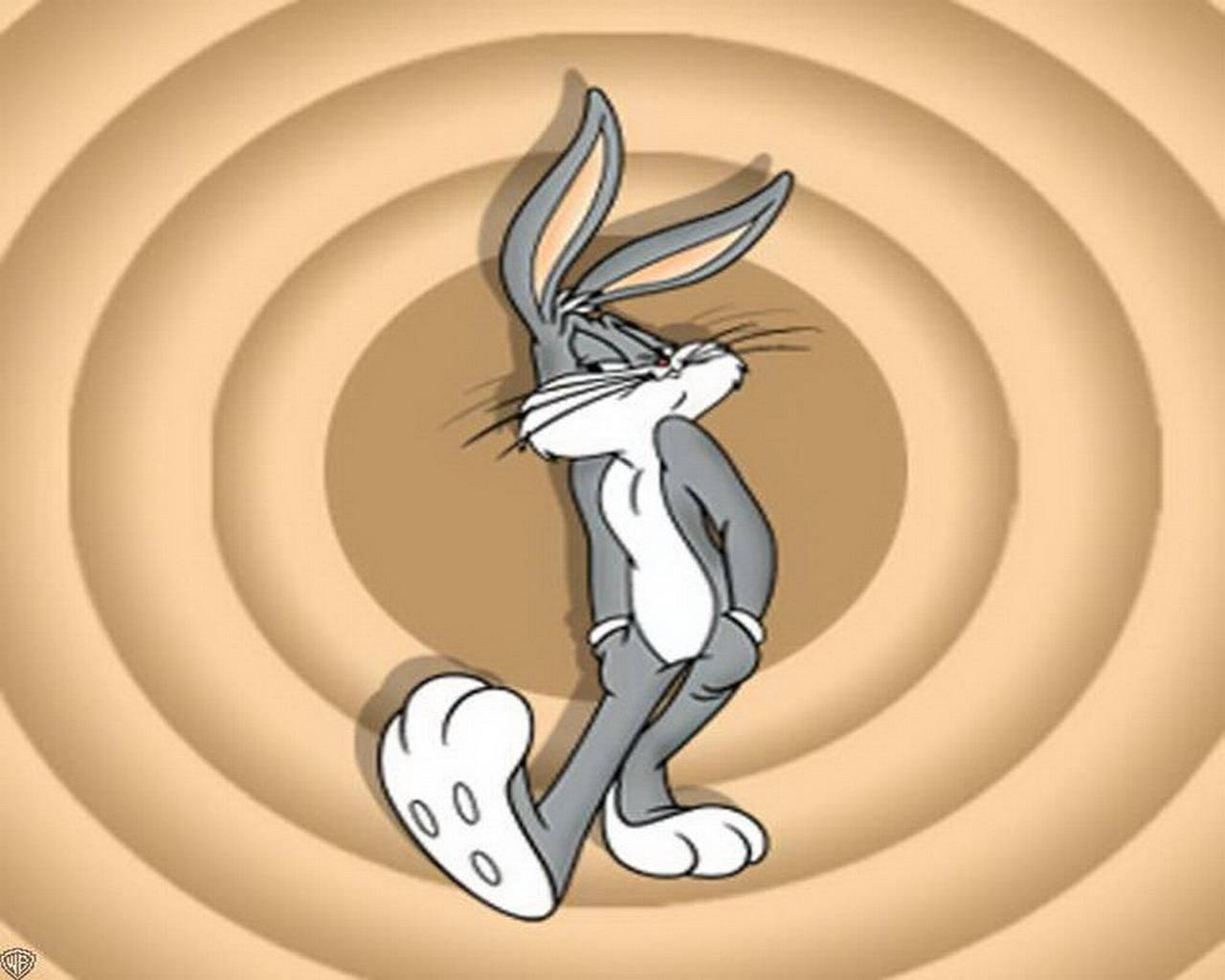 bugs 桌布 壁紙 — 經典卡通兔巴哥自信地站在催眠螺旋背景前，色調溫暖的大地色系。