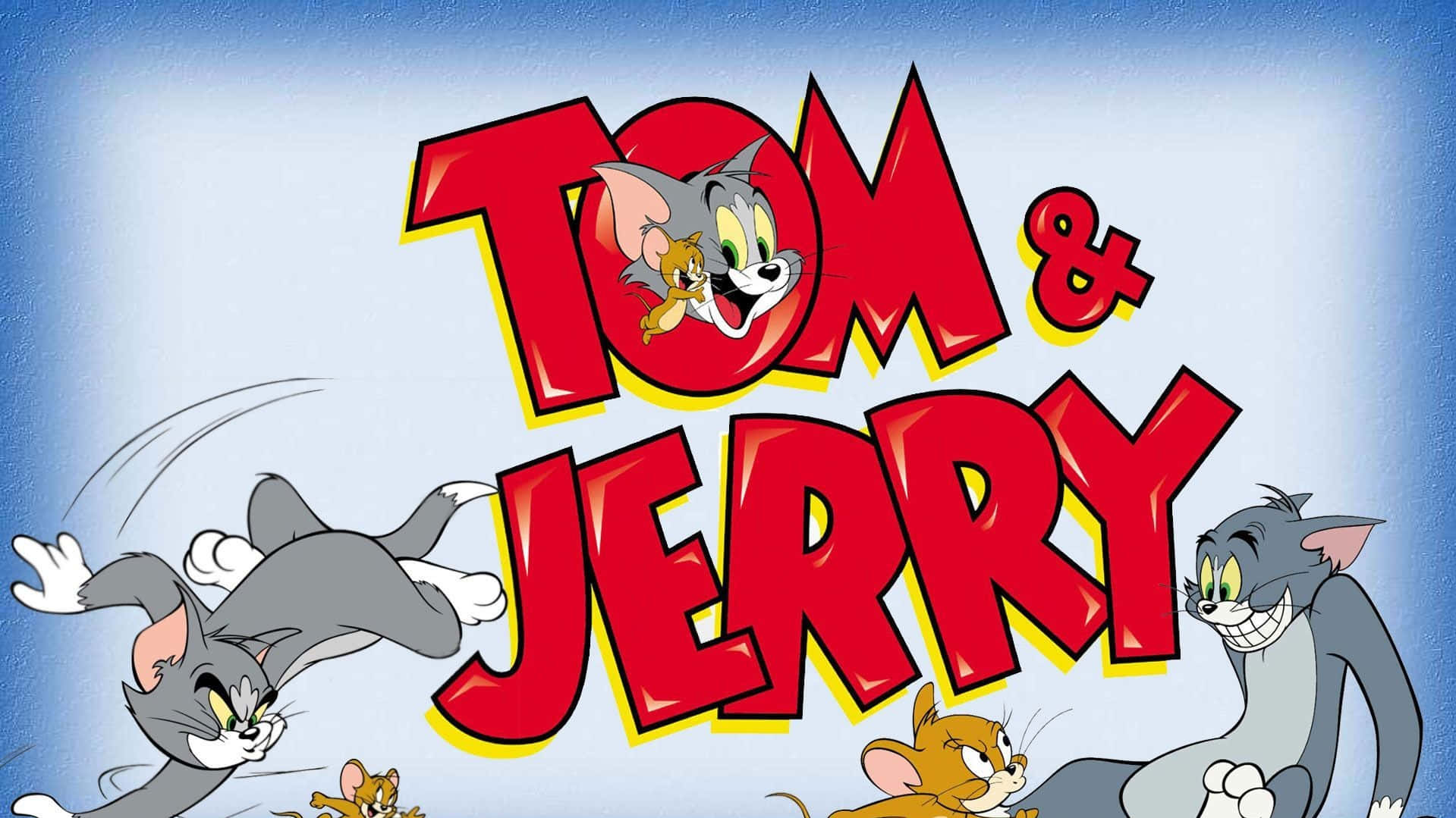 Tom And Jerry Funny 桌布 壁紙 — 經典卡通角色湯姆和傑瑞在藍色漸變背景上圍繞粗體紅色標題文字互相追逐。