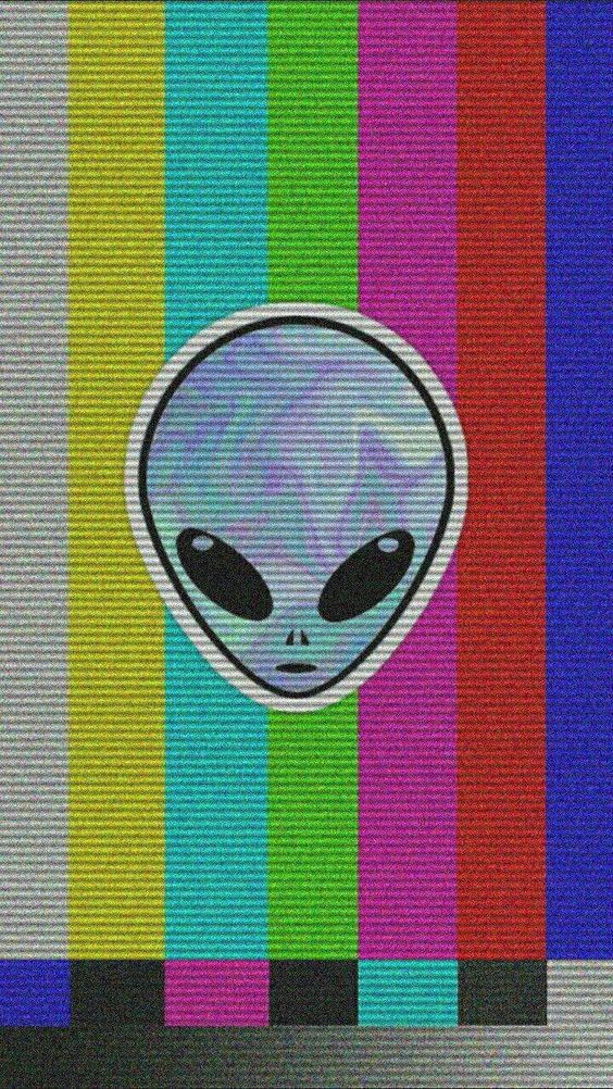 Cool Alien 桌布 壁紙 — 經典外星人頭像圖示，置於帶有掃描線的鮮豔彩虹測試圖案中央。