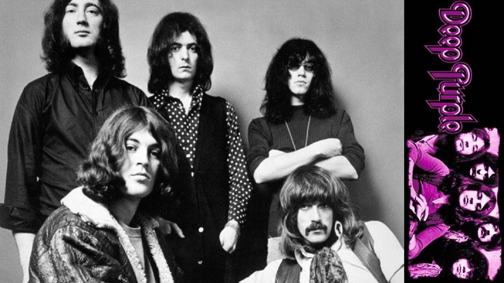 English 桌布 壁紙 — 經典搖滾樂團 Deep Purple 在黑白攝影棚照中擺姿勢，右側有鮮豔的紫色標誌拼貼。