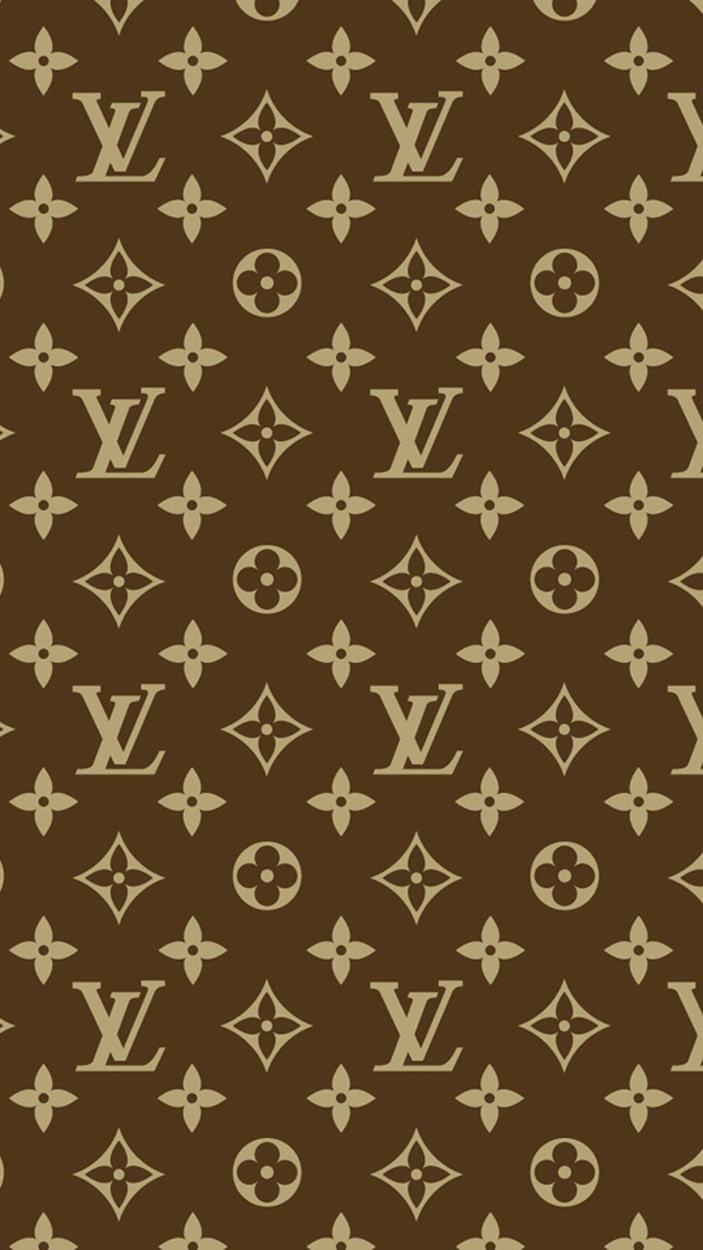 Louis Vuitton Aesthetic 桌布 壁紙 — 經典棕色 Louis Vuitton 字母組合圖案，在濃郁的巧克力色背景上重複出現 LV 標誌和花卉圖案。