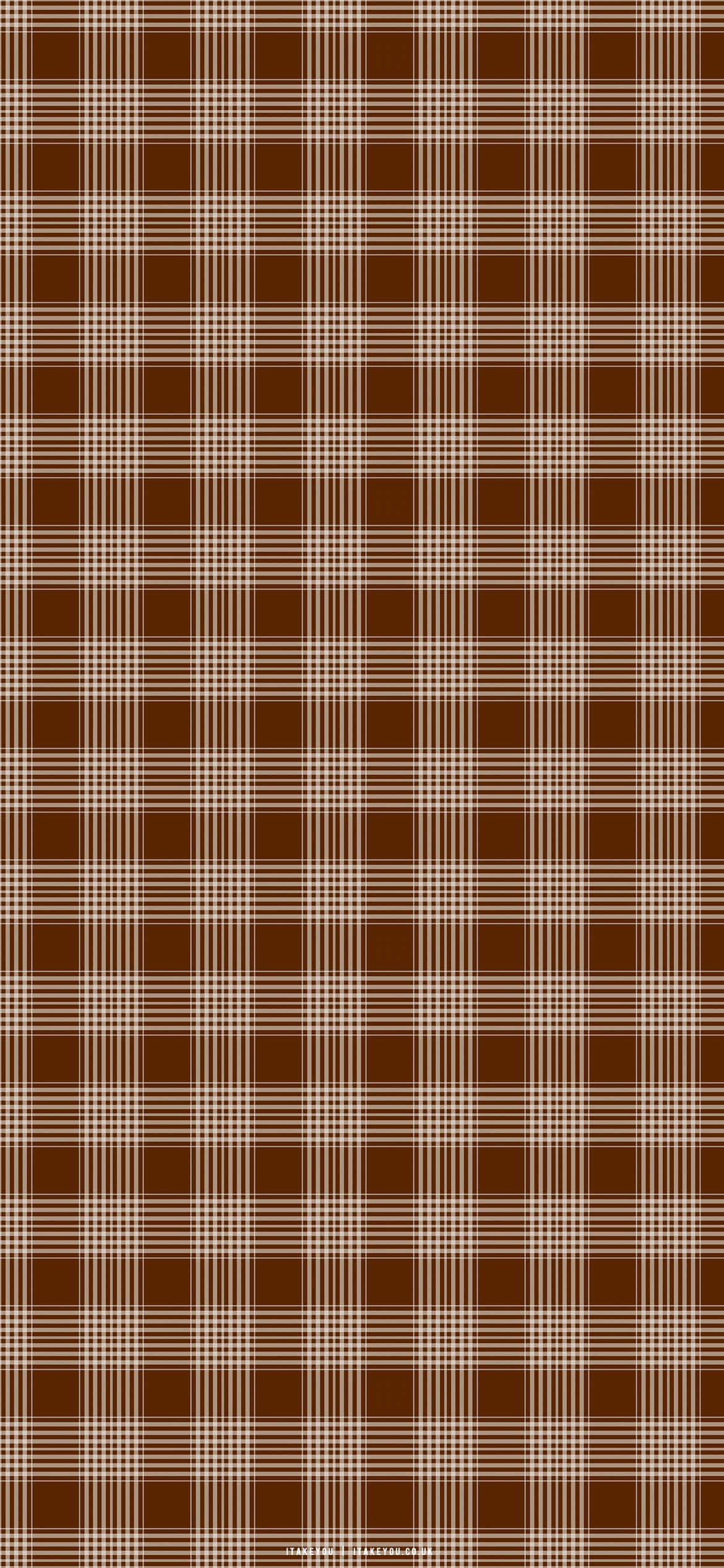 Checkered 桌布 壁紙 — 經典棕色和奶油色格子圖案，水平線和垂直線交錯，營造出永恆的格紋設計。