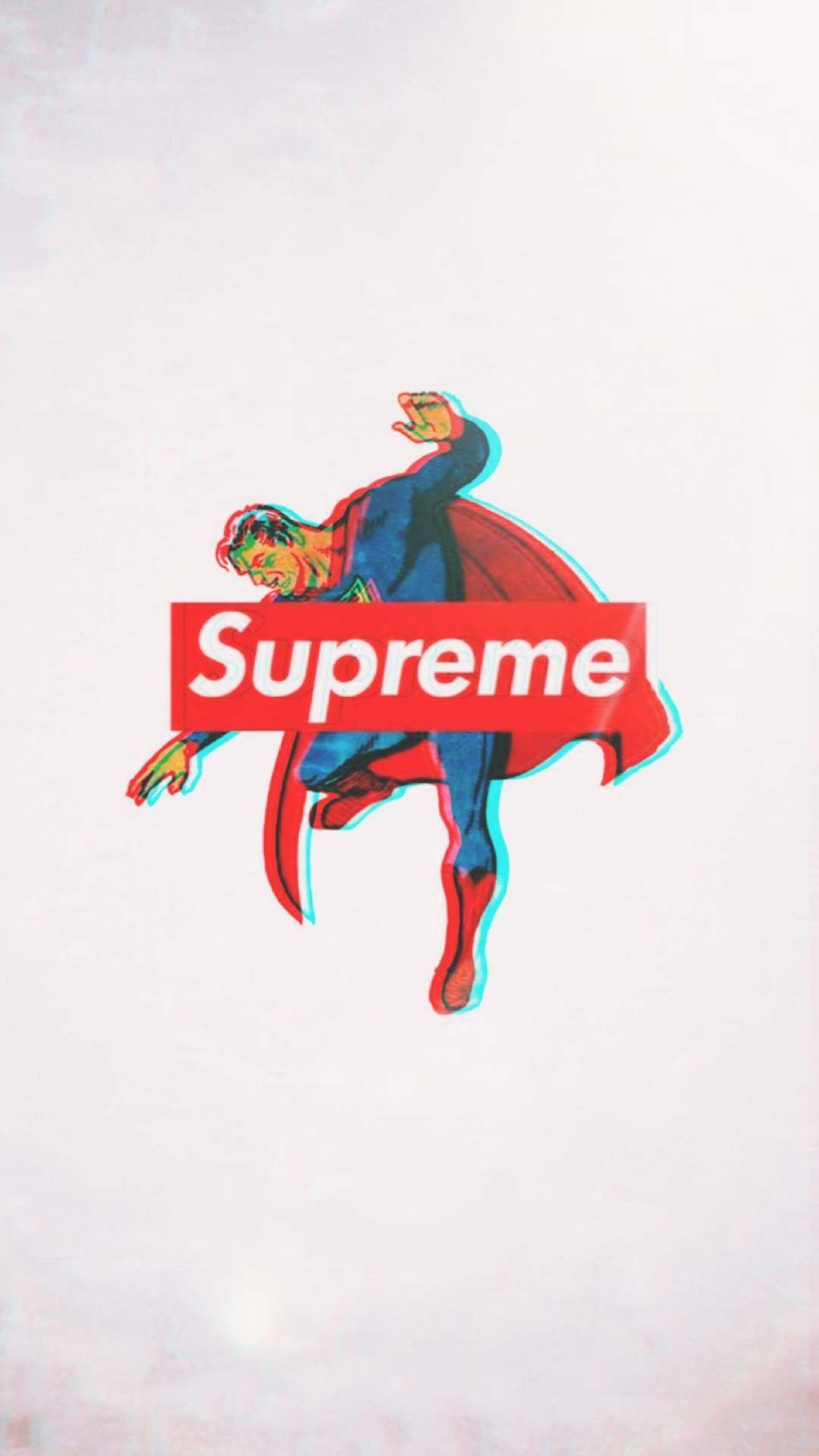 超人 桌布 壁紙 — 經典漫畫姿勢的超人，上面疊加紅色Supreme標誌，純白色背景帶有青色和洋紅色的色差效果。