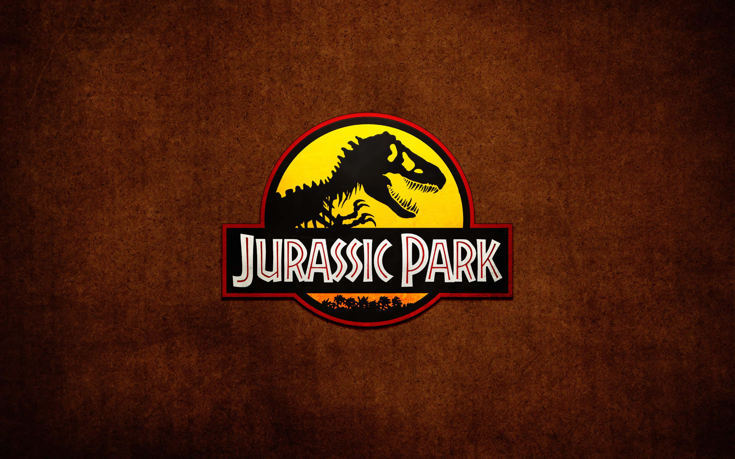 Jurassic Park Zoom 桌布 壁紙 — 經典的侏羅紀公園標誌，在紋理棕色背景上，咆哮的暴龍剪影映襯著黃色太陽。
