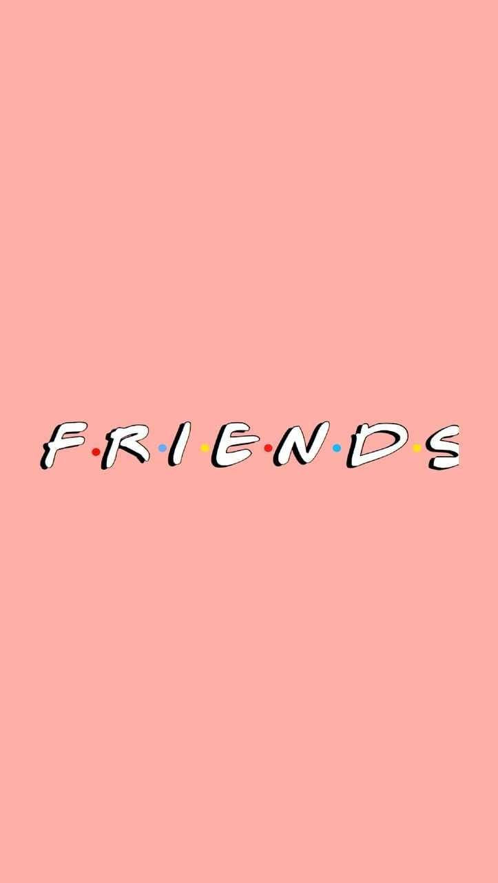 Preppy 桌布 壁紙 — 經典的白色「FRIENDS」標誌帶有彩色圓點，居中顯示在純色粉紅色背景上。