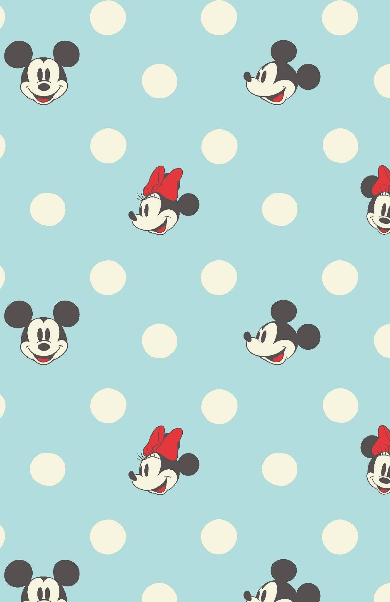 Disney Pattern 桌布 壁紙 — 經典米奇和米妮老鼠頭像在淺藍色背景上重複圖案，帶有奶油色圓點。