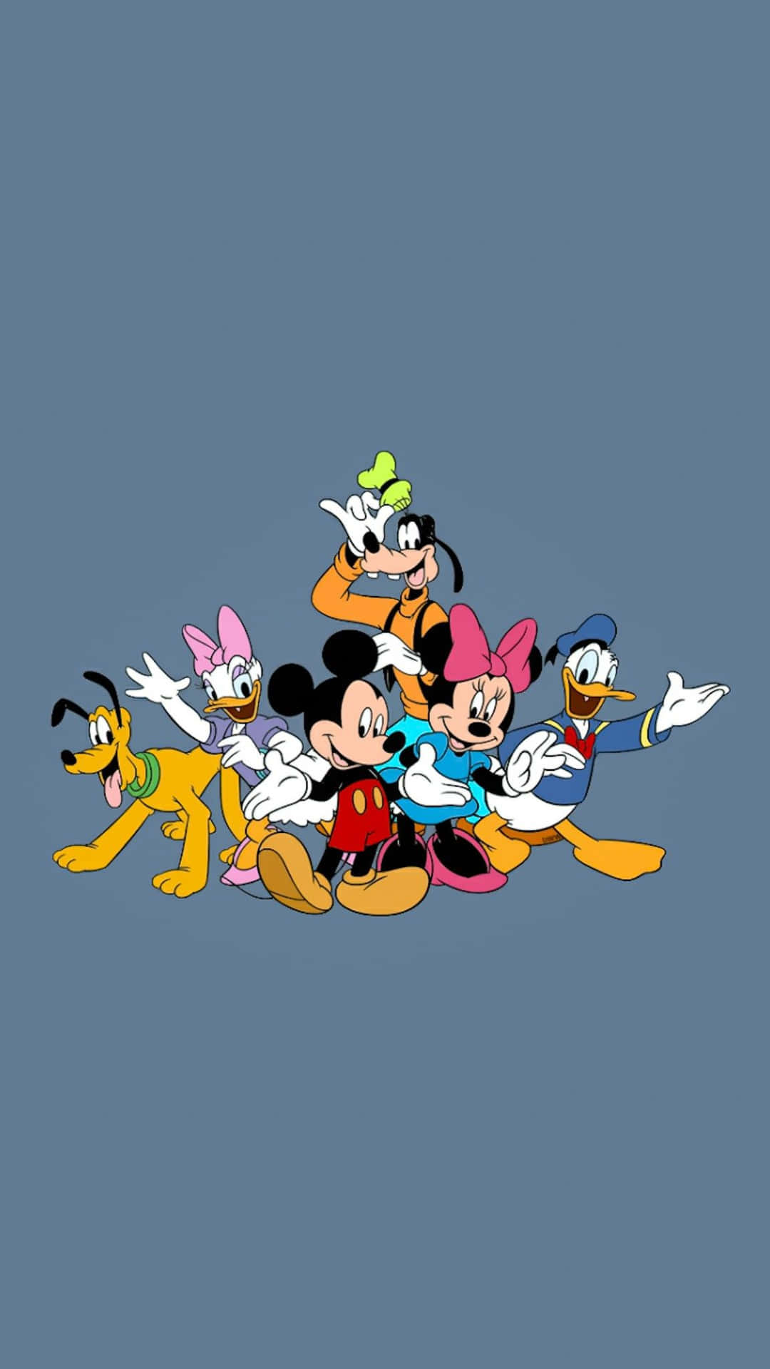 Cartoon Characters 桌布 壁紙 — 經典迪士尼角色米奇、米妮、高飛、唐老鴨、黛絲、布魯托和布魯托在純藍色背景前愉快地擺姿勢。