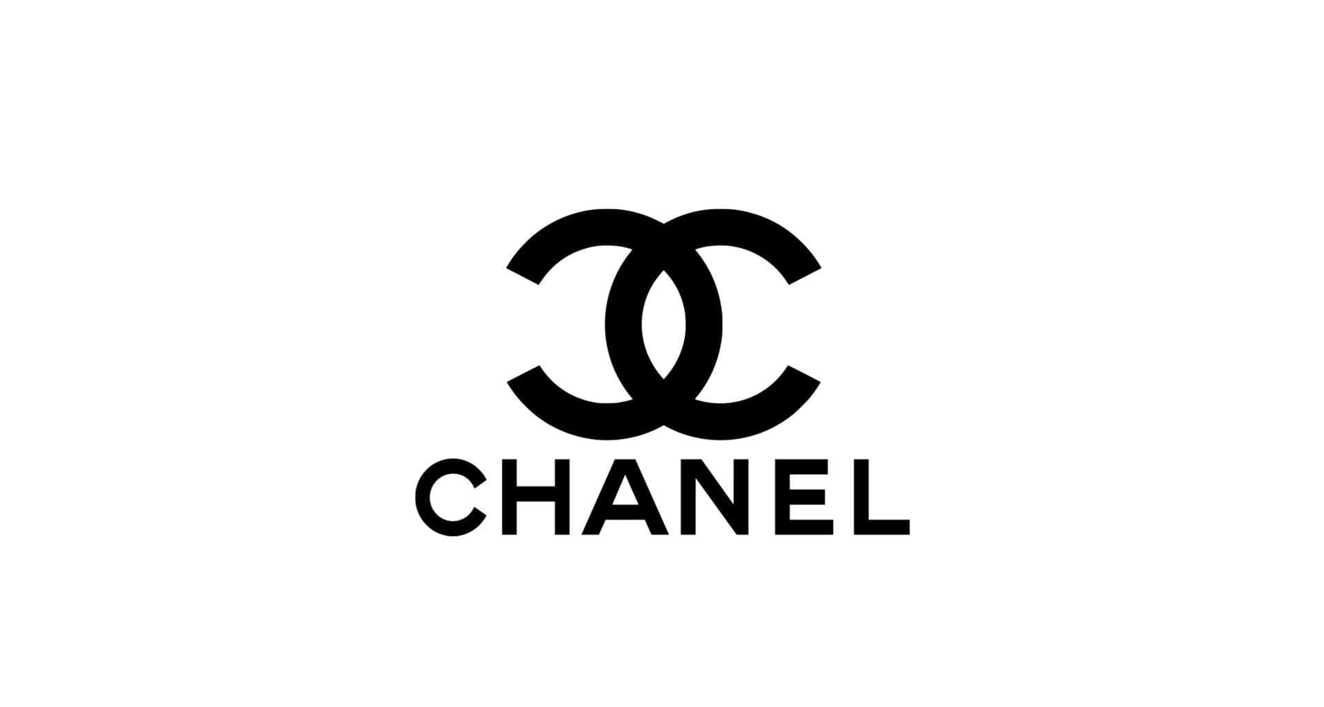 香奈兒標誌 桌布 壁紙 — 經典黑色 Chanel 標誌，帶有交織的 CC 和品牌名稱，在純白背景上。