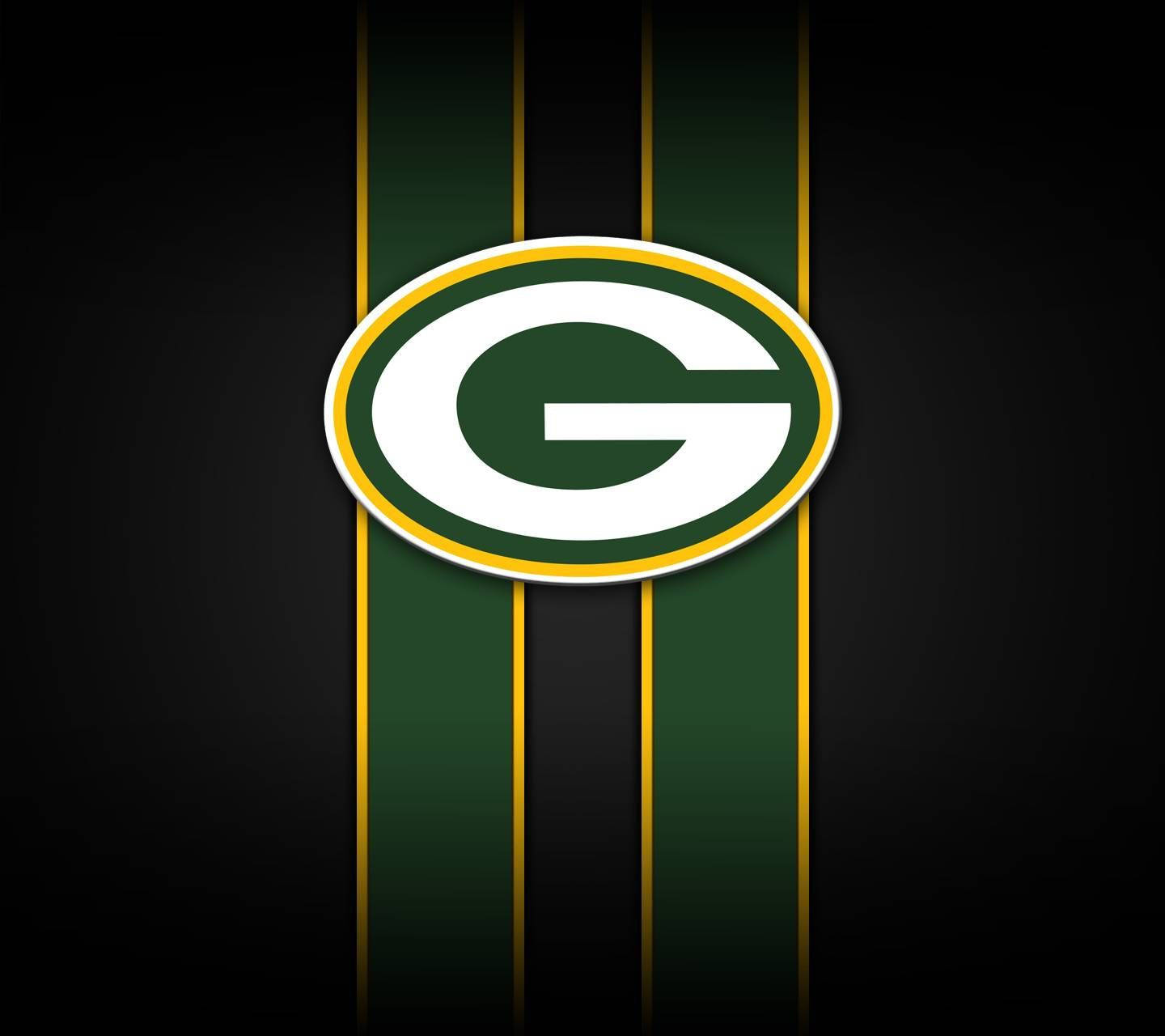 Packers 桌布 壁紙 — 綠灣包裝工隊標誌居中於深色背景上，帶有垂直綠色和金色條紋。