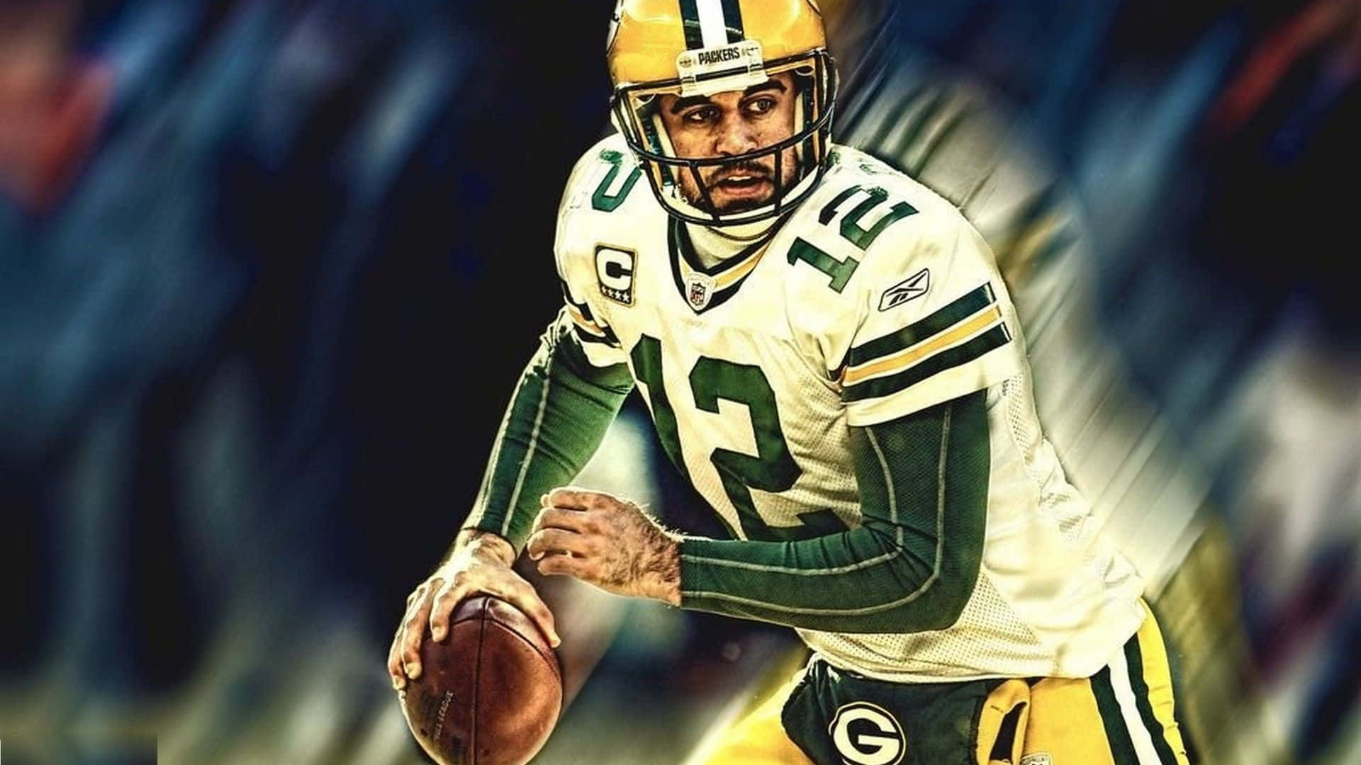 Aaron Rodgers 桌布 壁紙 — 綠灣包裝工隊的四分衛正在比賽中，專注地緊握著美式足球，背景是模糊的球場。