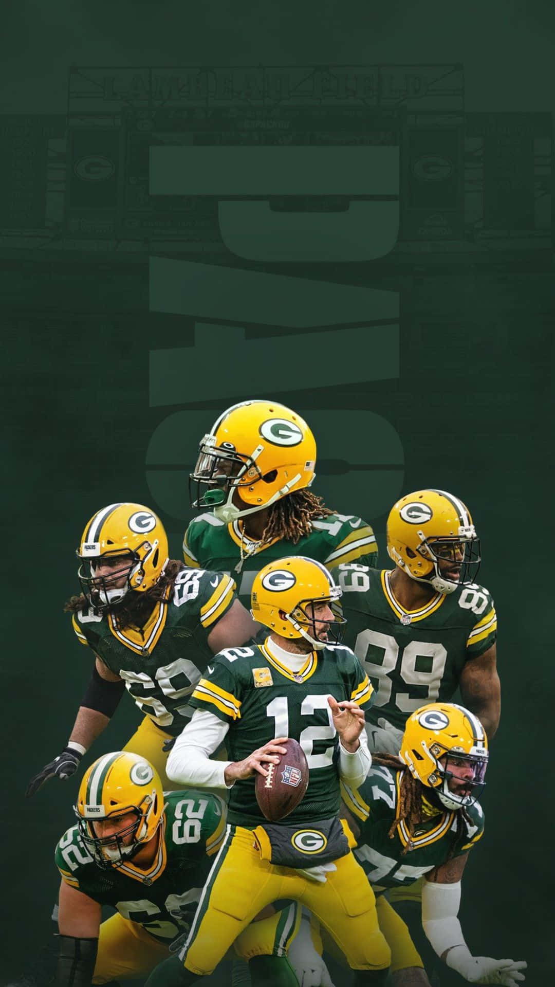 Packers 桌布 壁紙 — 綠灣包裝工隊的足球運動員穿著綠色和金色的制服，在黑暗的體育場背景下動態擺姿勢。