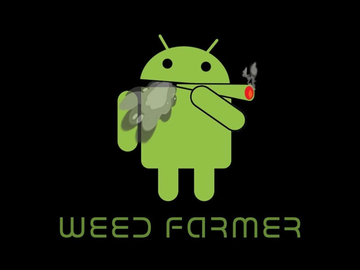 Weed Funny 桌布 壁紙 — 綠色Android吉祥物吸食大麻，煙霧從口中噴出，黑色背景上有「WEED FARMER」文字。