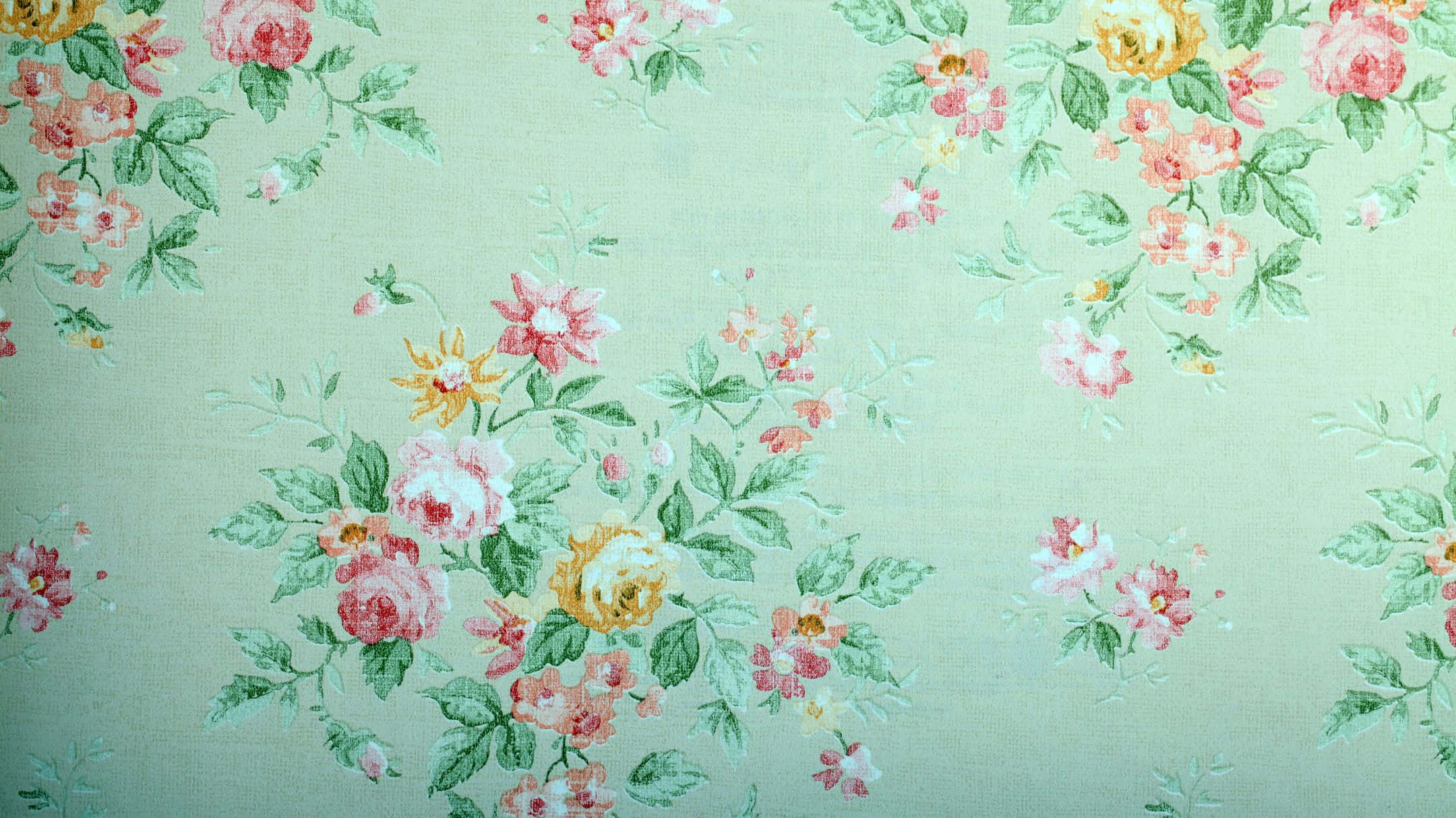 綠色花卉桌布搭配粉色花朵 壁紙