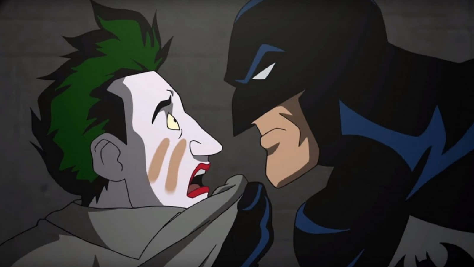 Batman The Killing Joke 桌布 壁紙 — 綠髮白臉的小丑在灰色牆壁前與蝙蝠俠緊張對峙。